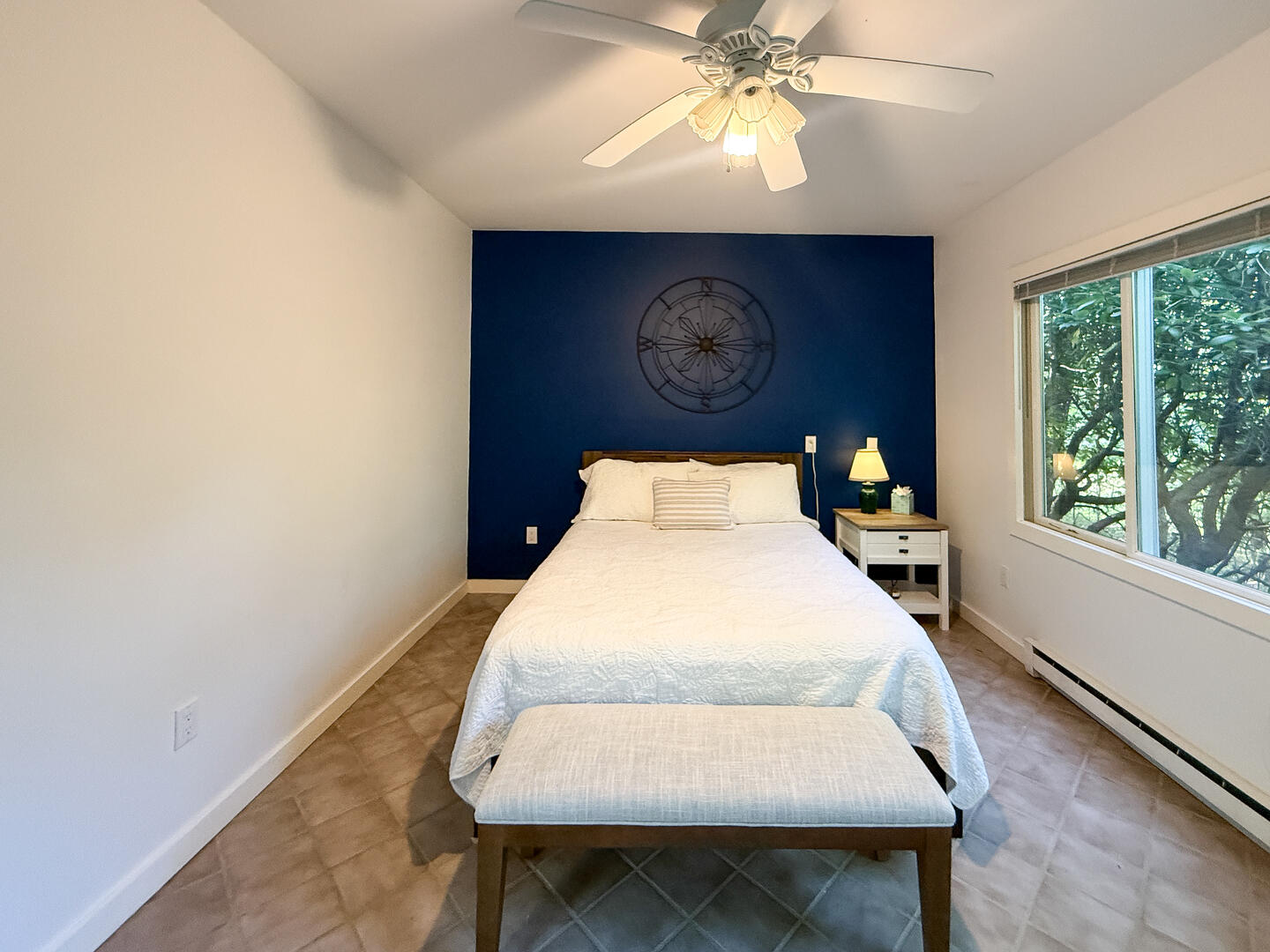 BR6 Queen En Suite, Guest House Lower Level
