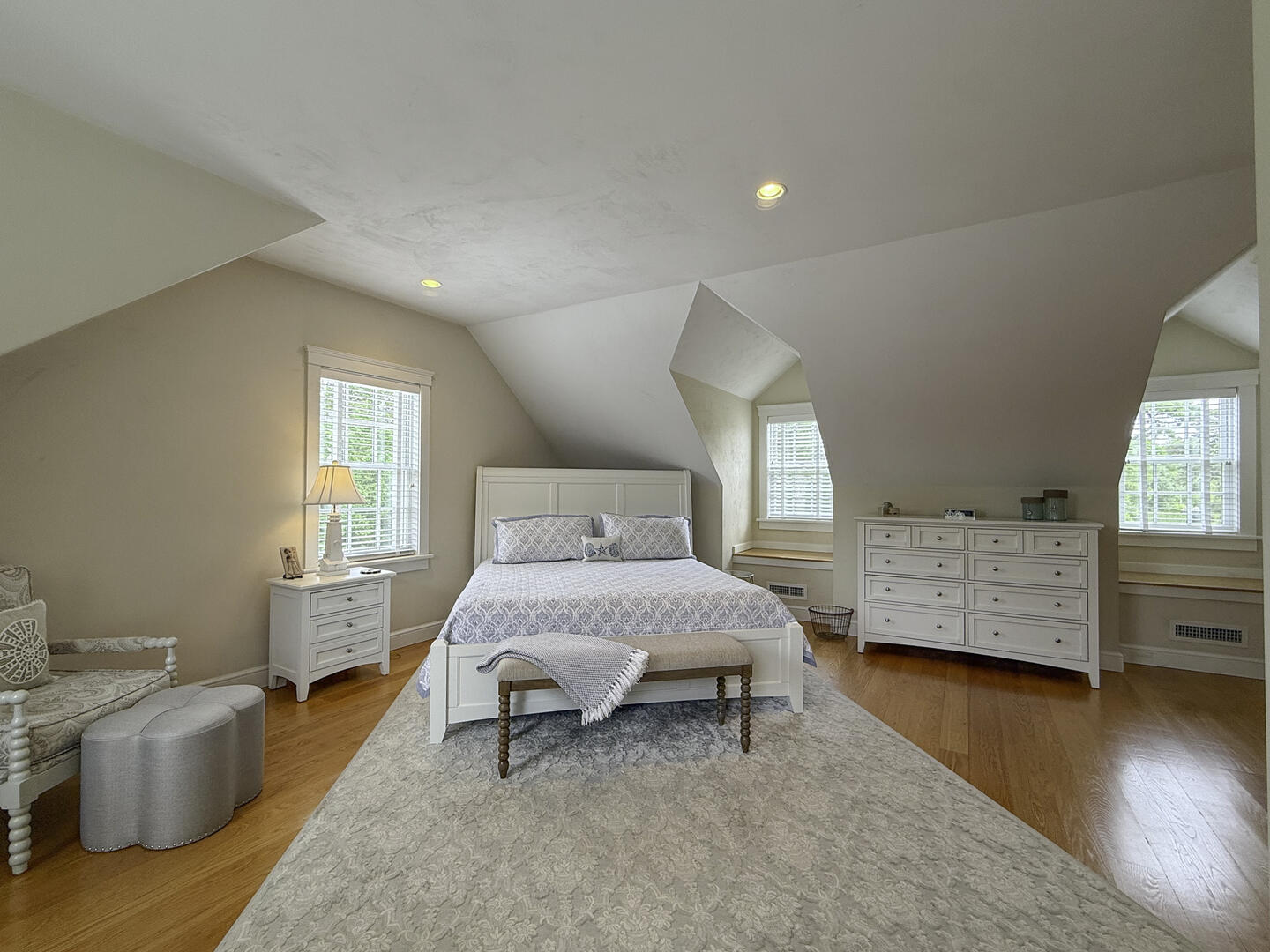 BR2 King En Suite, Second Floor (Separate Staircase)