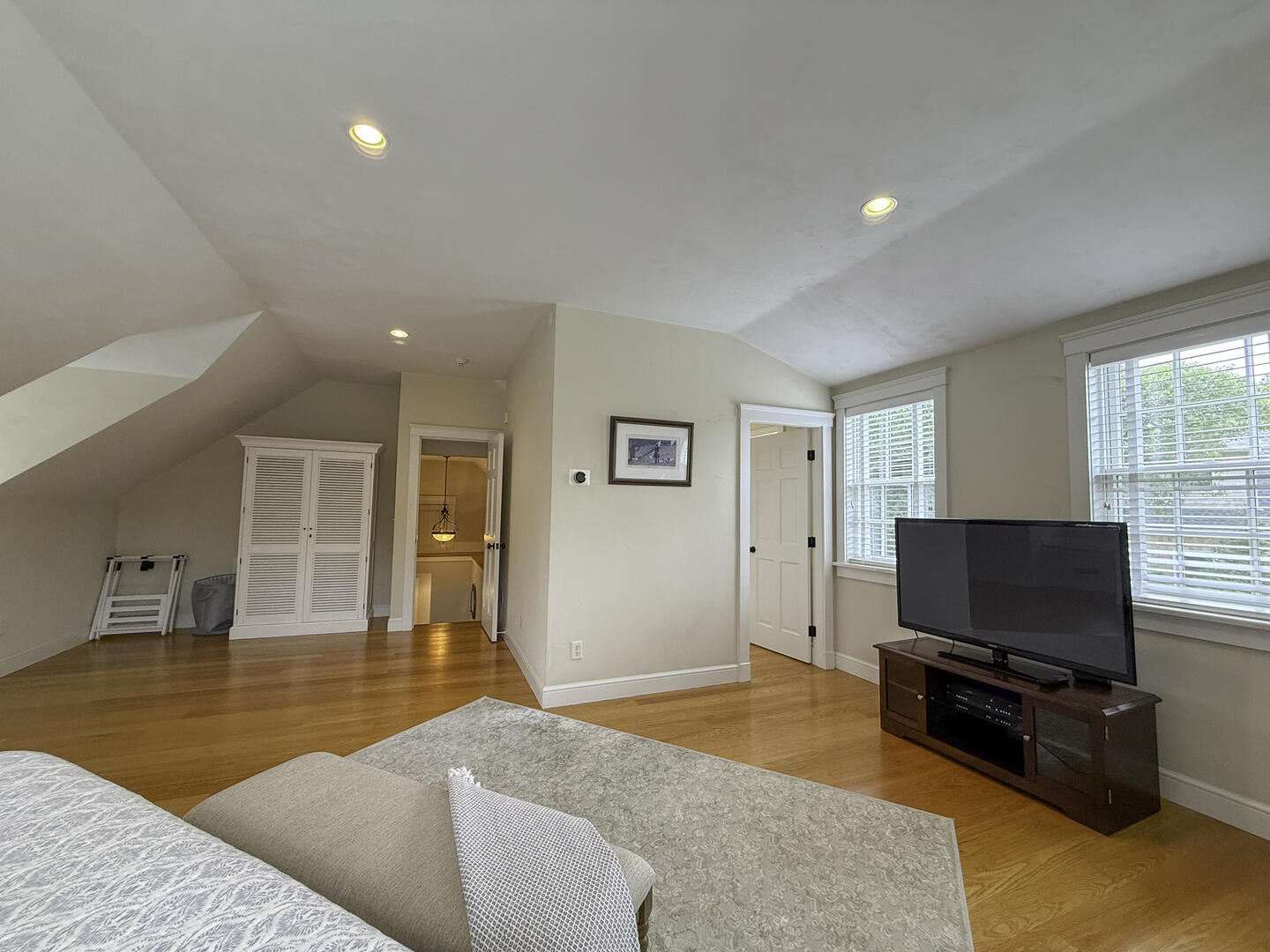 BR2 King En Suite, Second Floor (Separate Staircase)