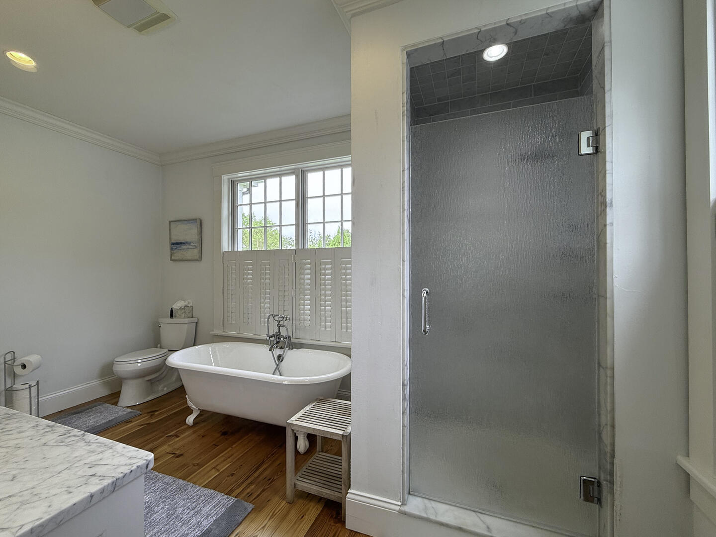 BR1 King En Suite with Shower Stall and Tub, First Floor