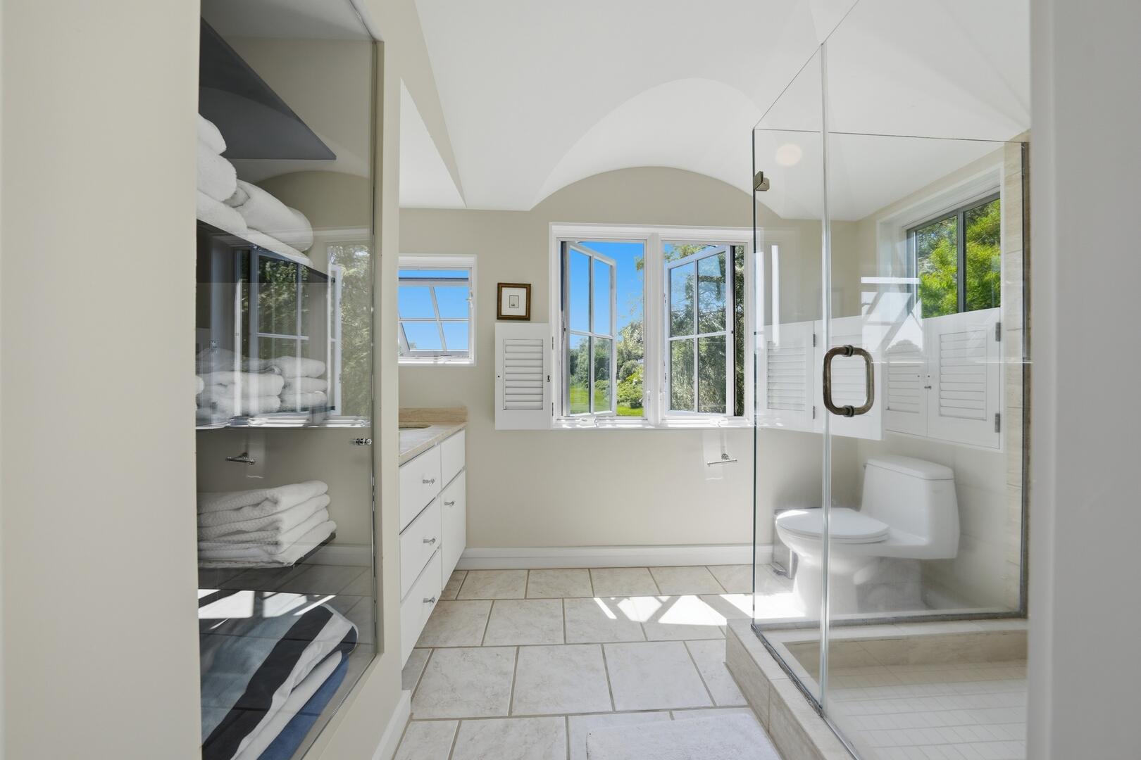 BR1 Queen En Suite with a Shower Stall