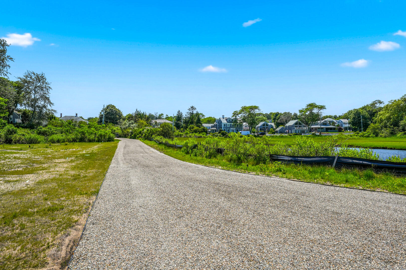 Shared driveway with the Main House