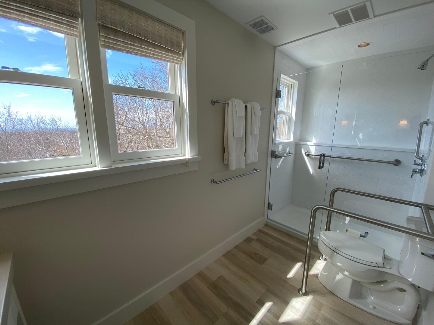 BR3 King En Suite with a Shower Stall