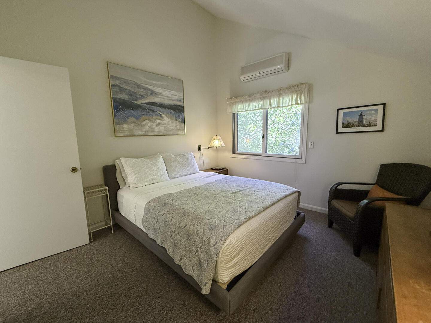 BR3 Queen, Second Floor