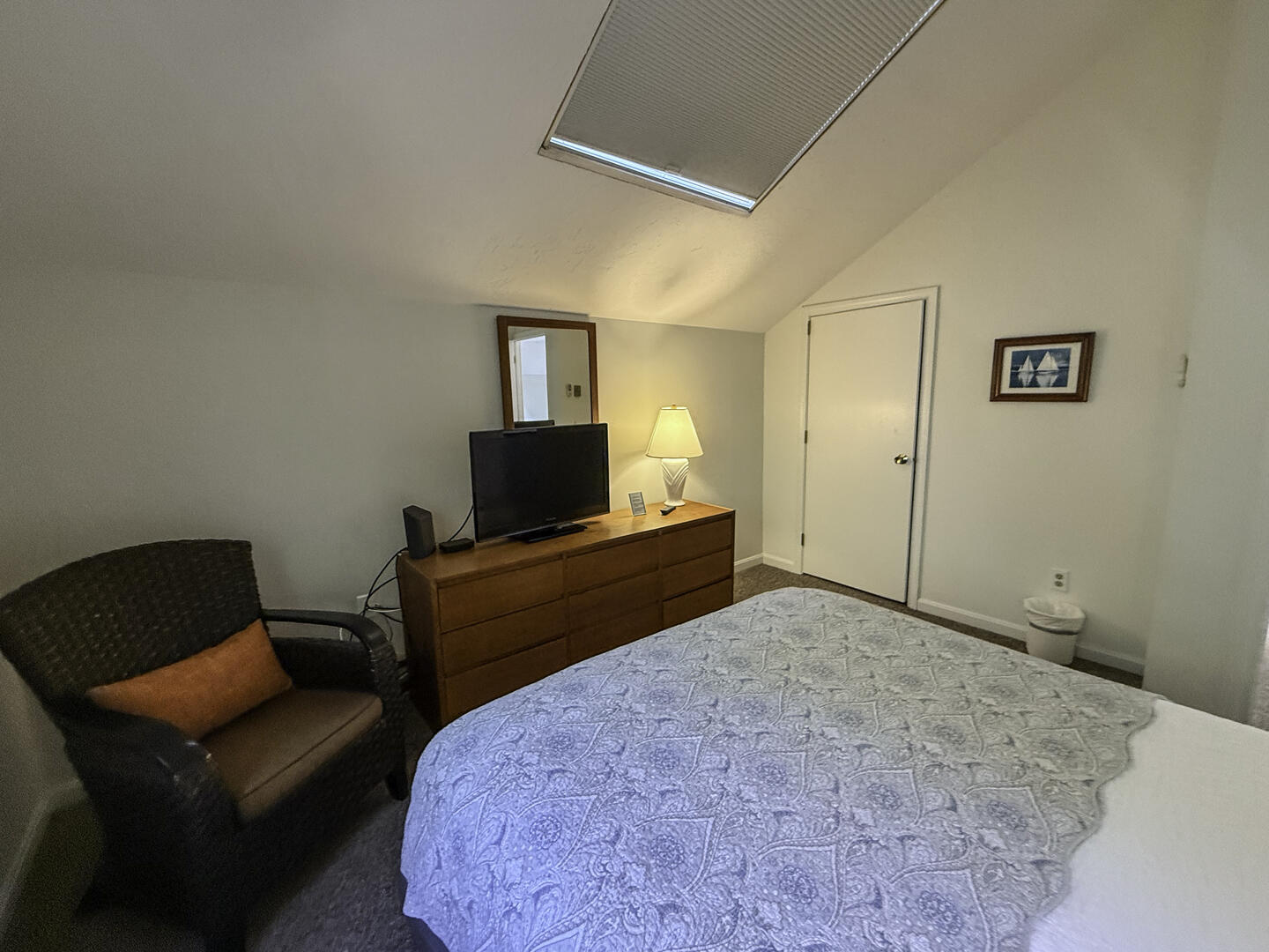 BR3 Queen, Second Floor