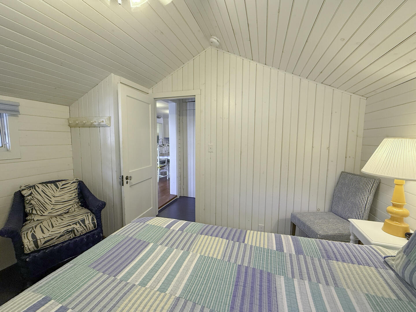 BR4 Queen, First Floor