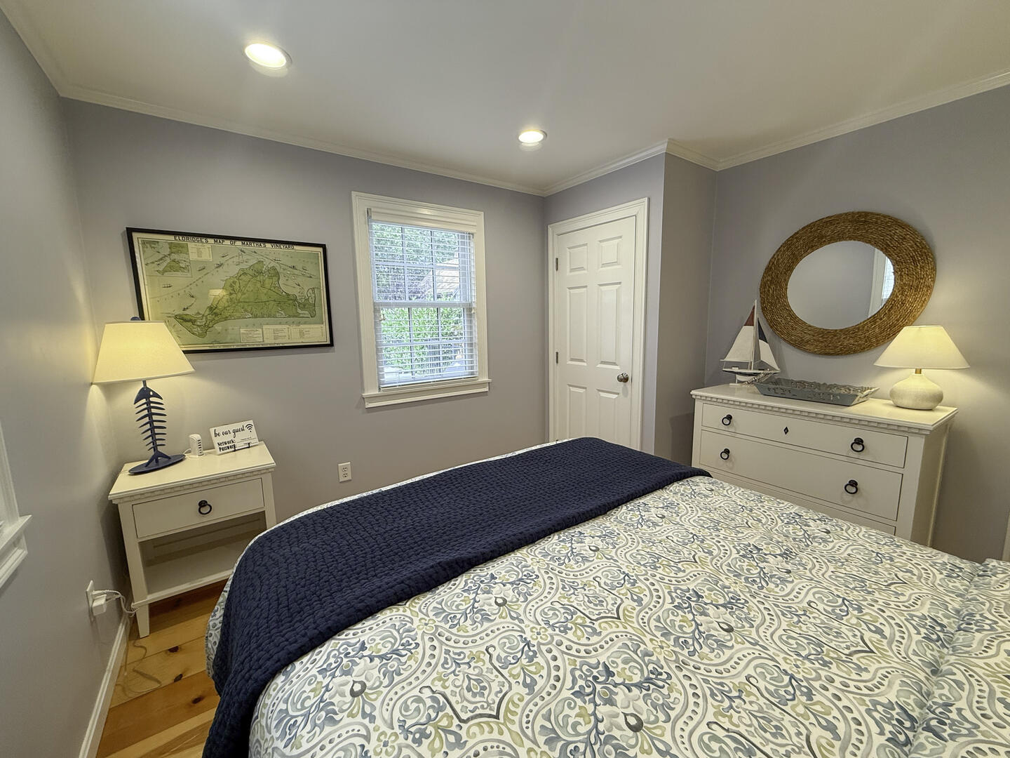 BR2 Queen, First Floor