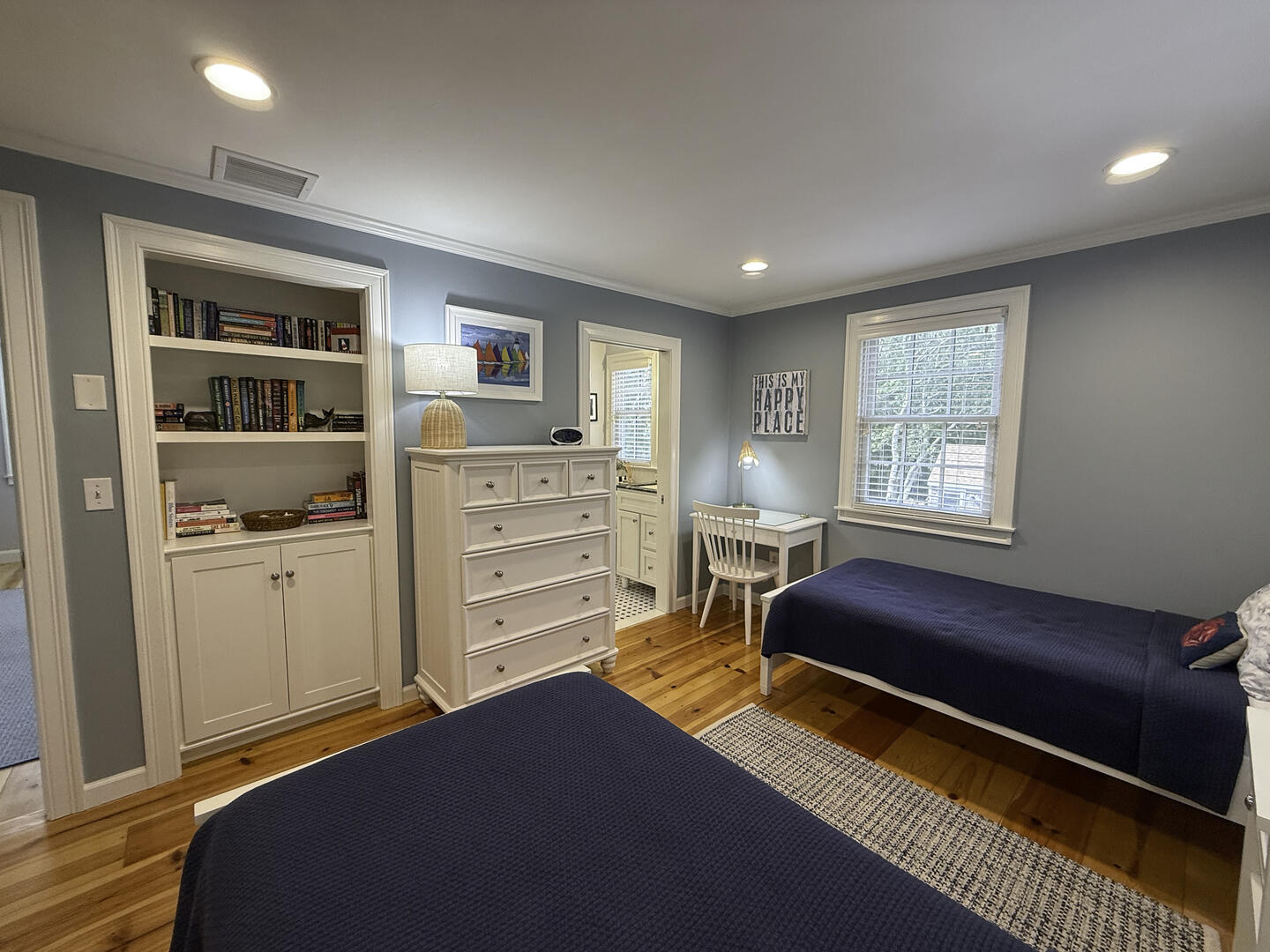 BR4 (2) Twin Beds Adjoining Bath, Second Floor