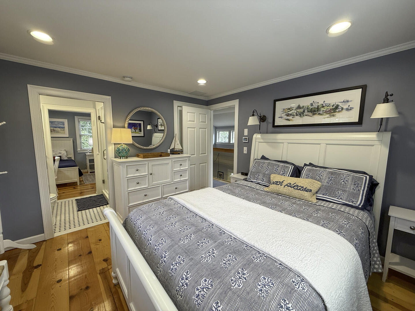 BR3 Queen with Adjoining Bath, Second Floor