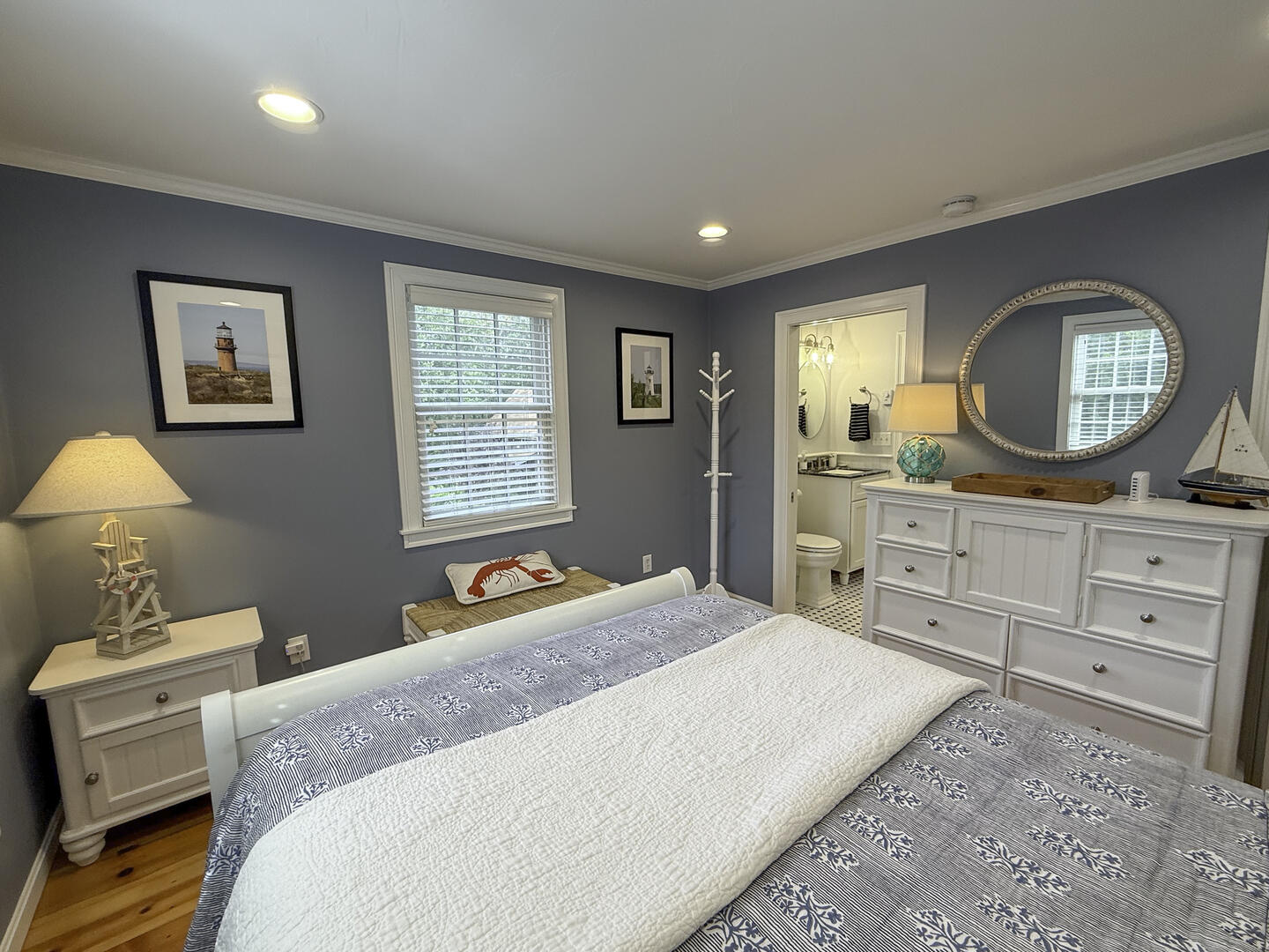 BR3 Queen with Adjoining Bath, Second Floor