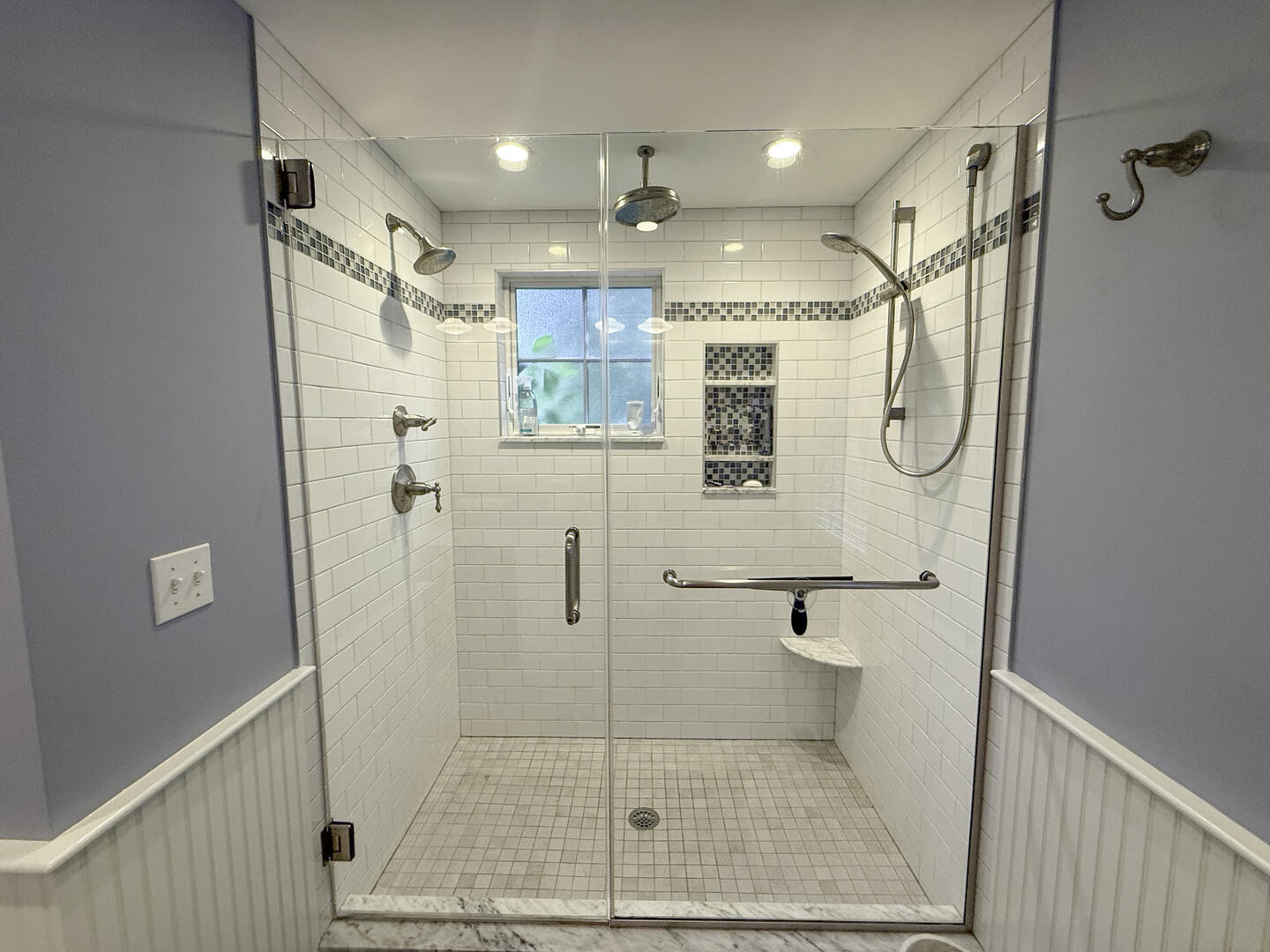 BR1 King En Suite with Shower Stall, First Floor