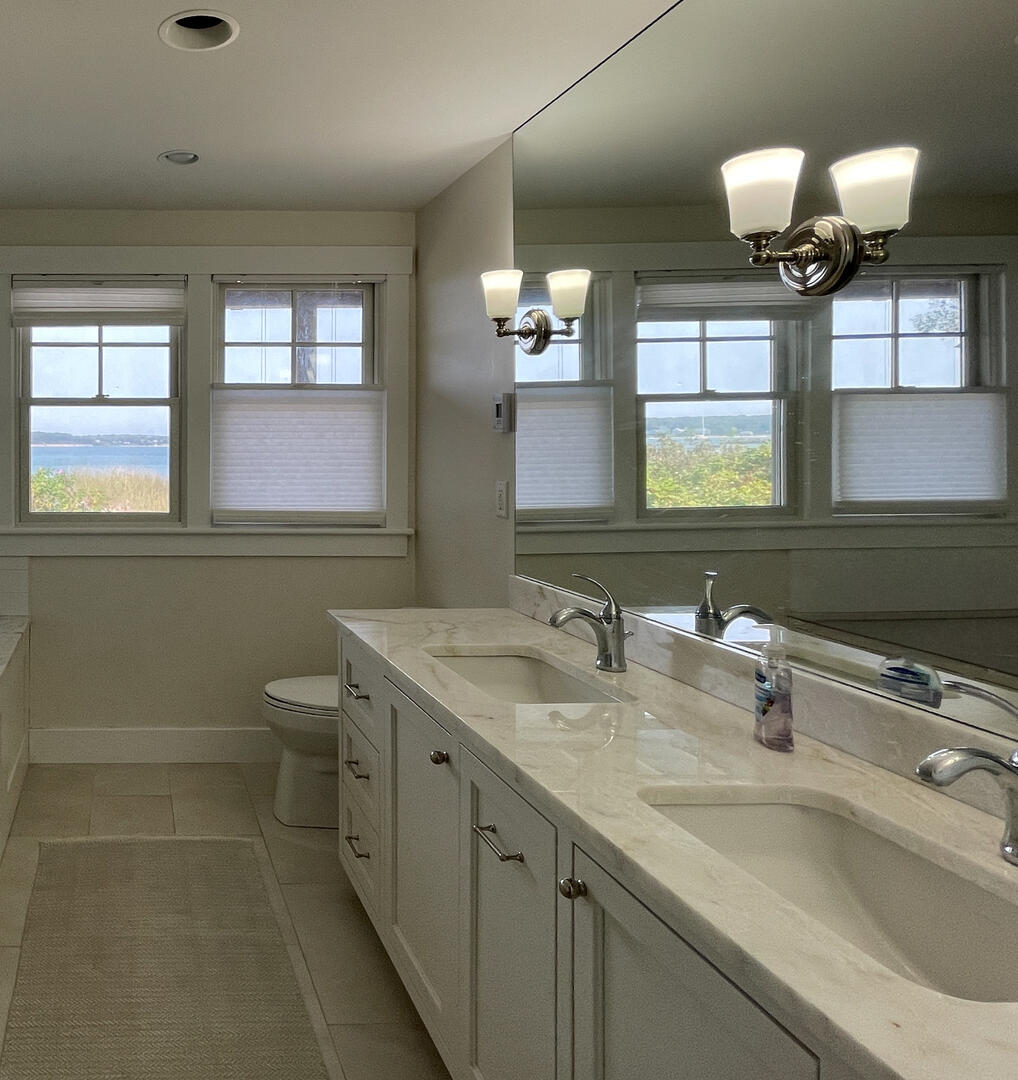 BR1 King En Suite, Shower Stall