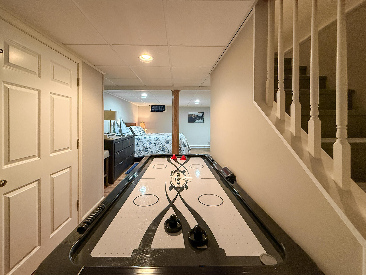 Air Hockey, Lower Level