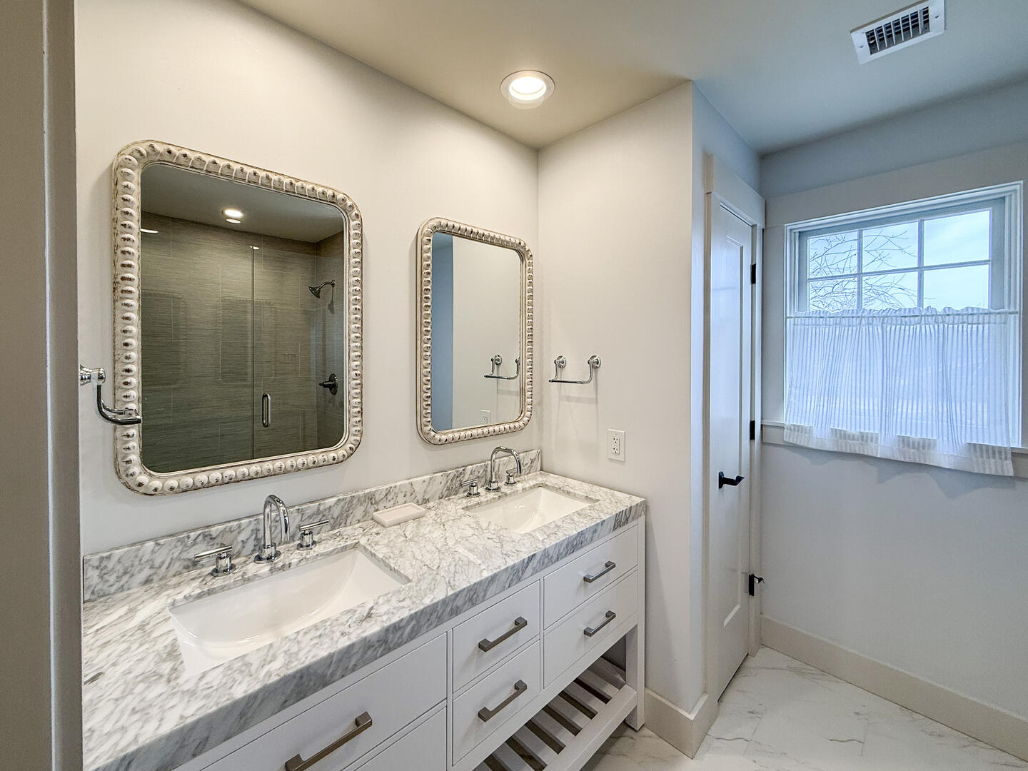 BR1 King En Suite with a Shower Stall, Second Floor