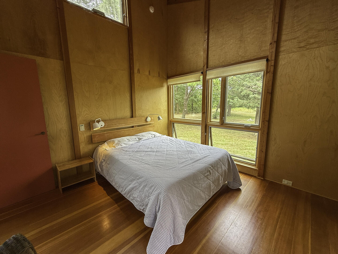 BR4 Queen with Half Bath 