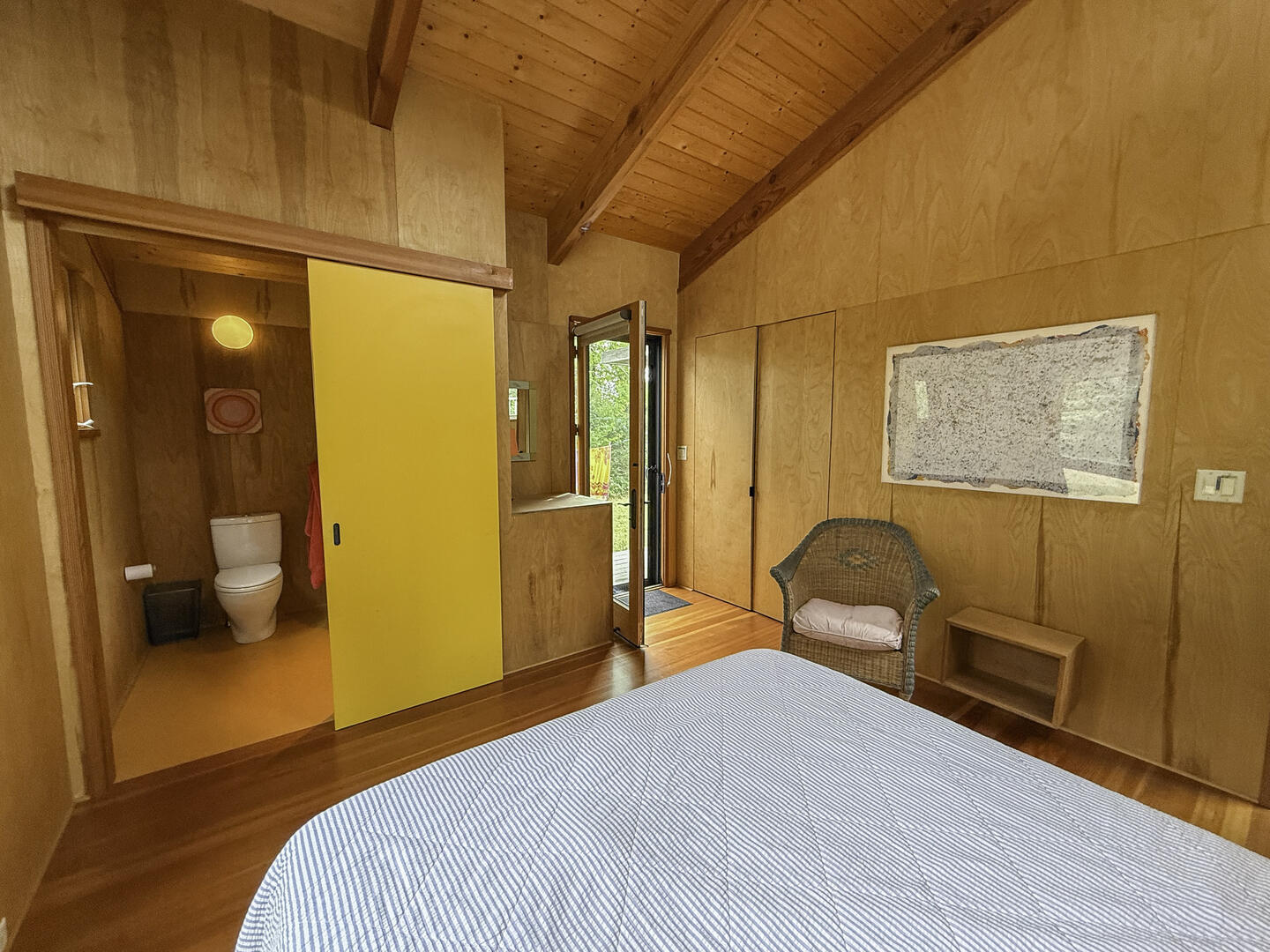 BR4 Queen with Half Bath 