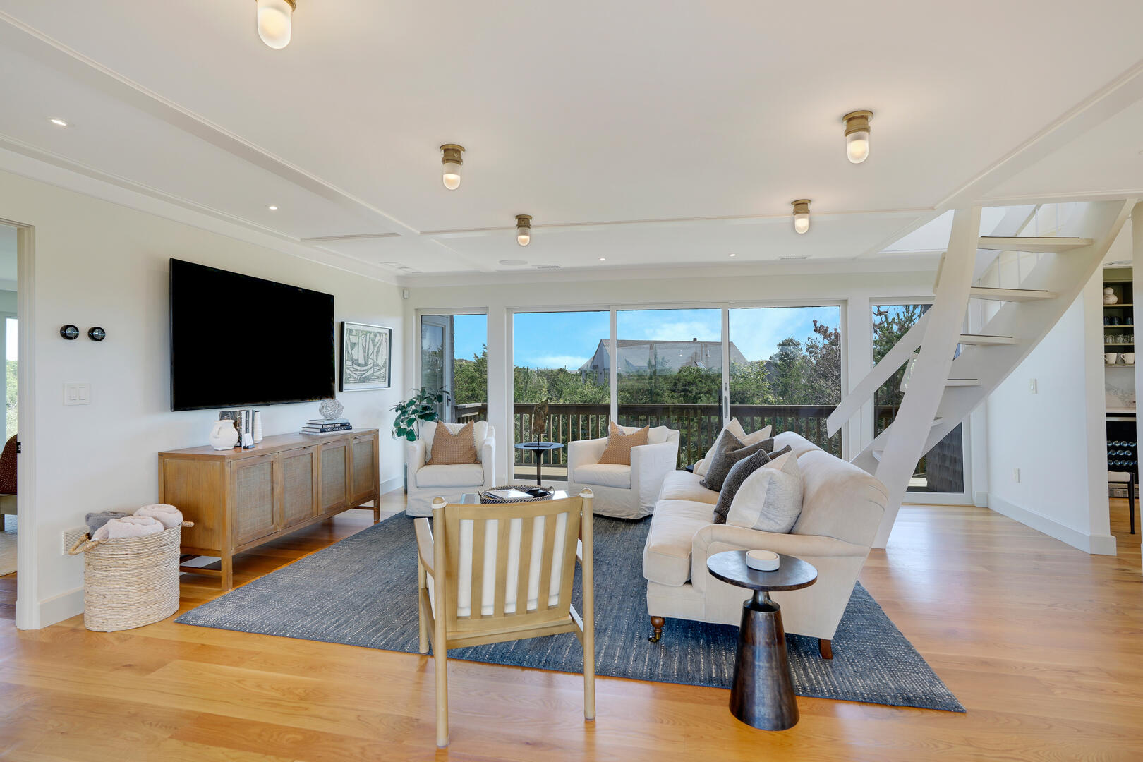 Living Area, Second Floor