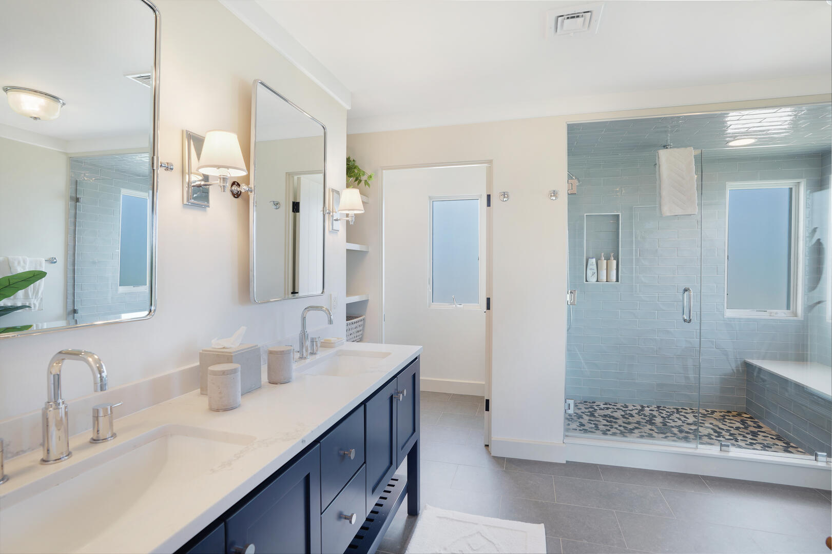 BR1 King En Suite with Shower Stall, Second Floor