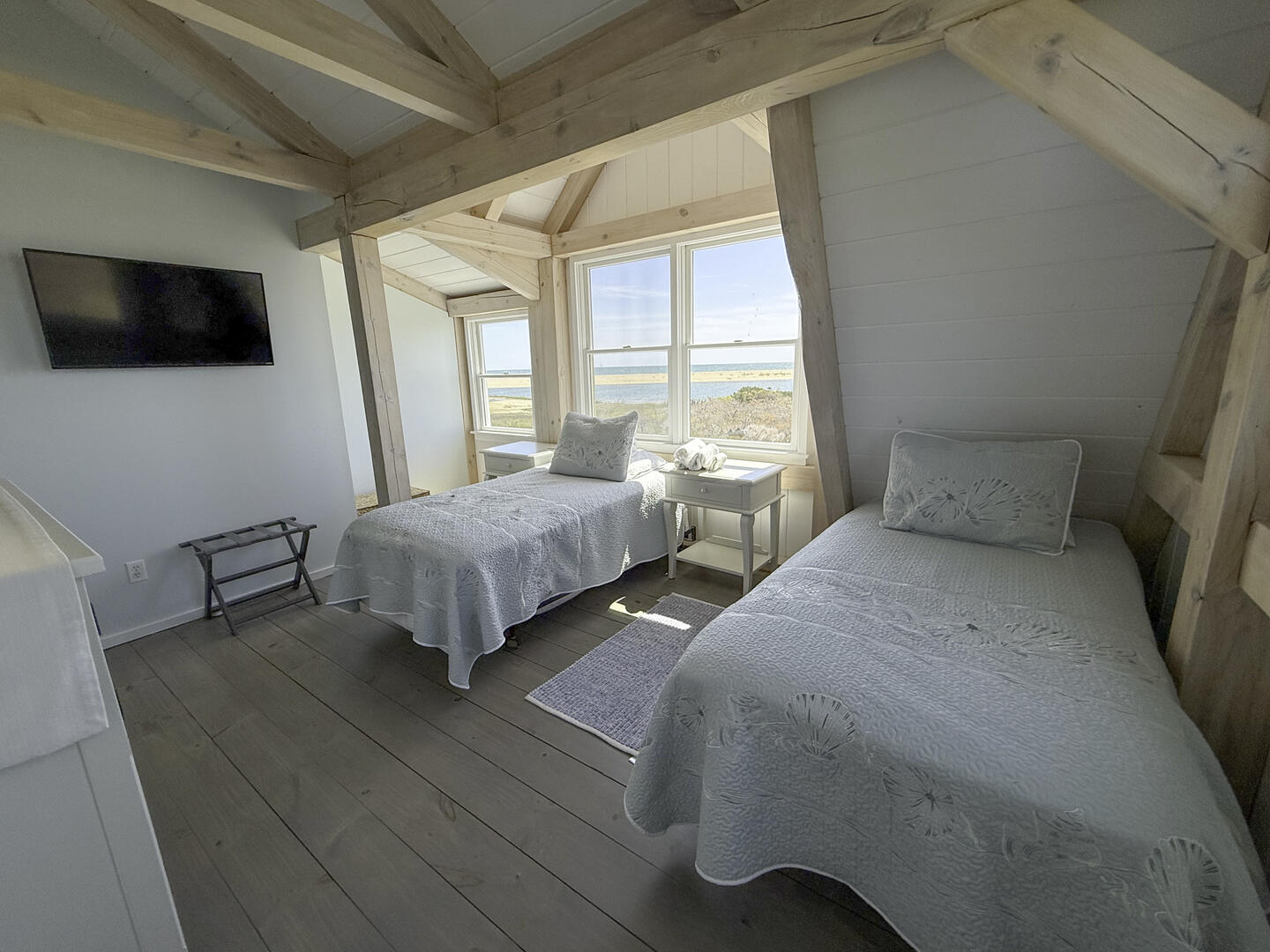 BR5 (2) Twin Beds, Second Floor