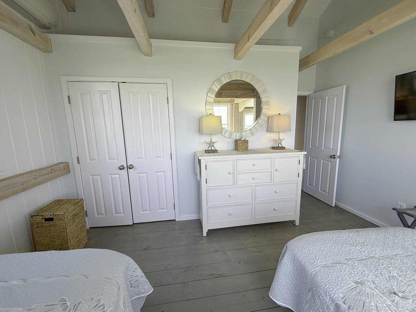 BR5 (2) Twin Beds, Second Floor