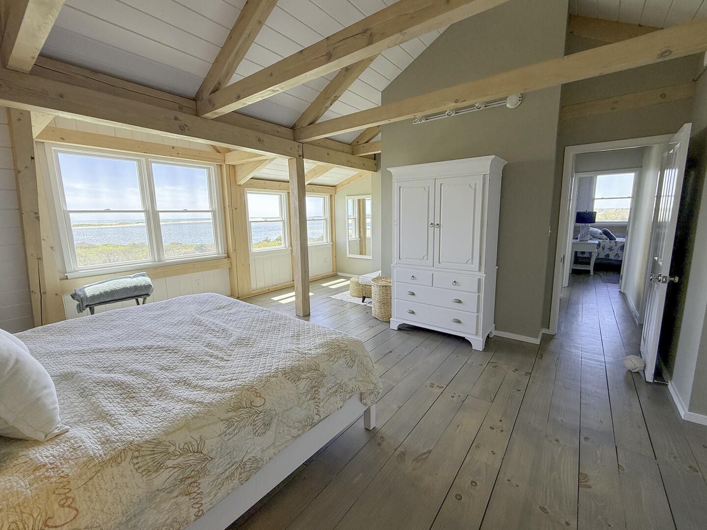 BR4 King, Second Floor