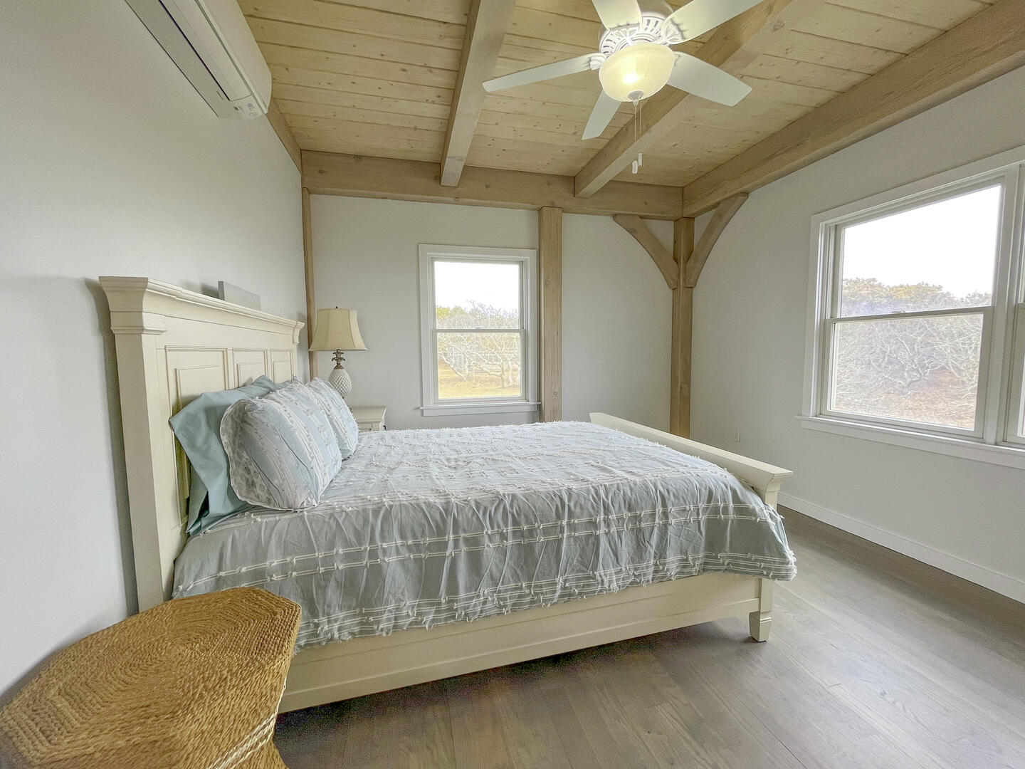 BR2 Queen, First Floor