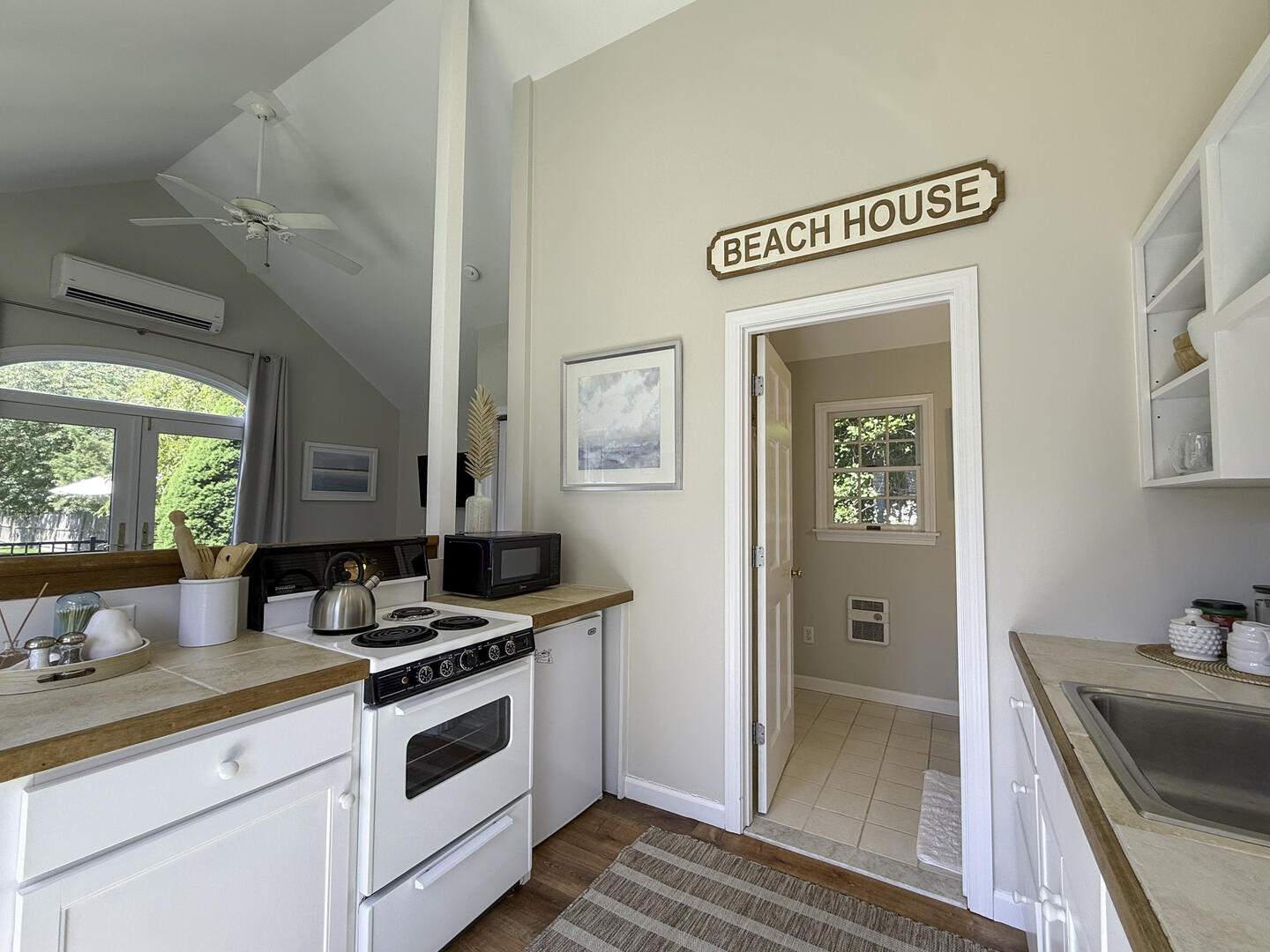 Kitchenette, Pool House