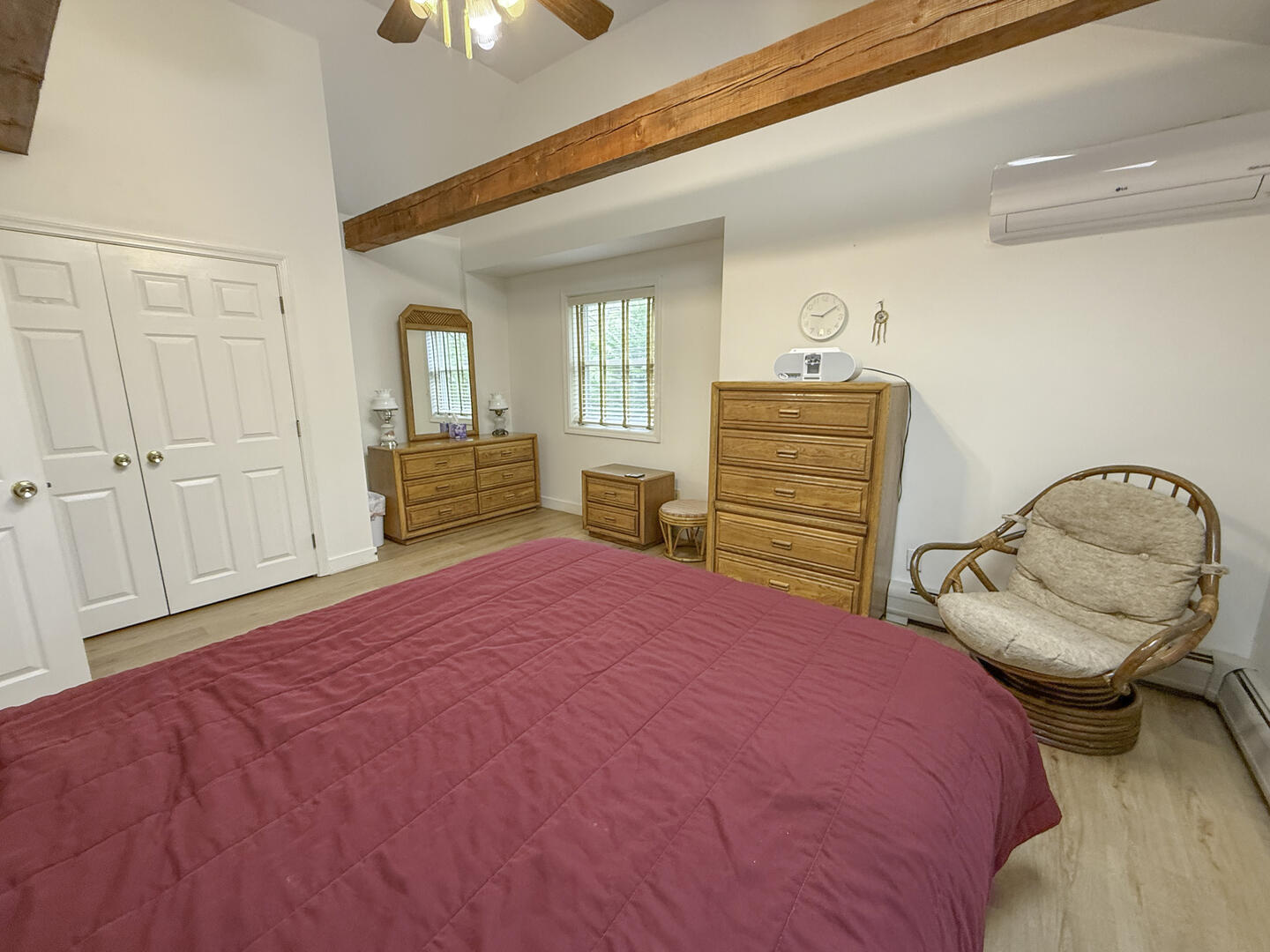 BR1 Queen with Adjoining Bath, Second Floor