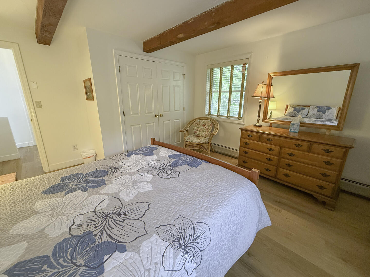 BR2 Queen, Second Floor