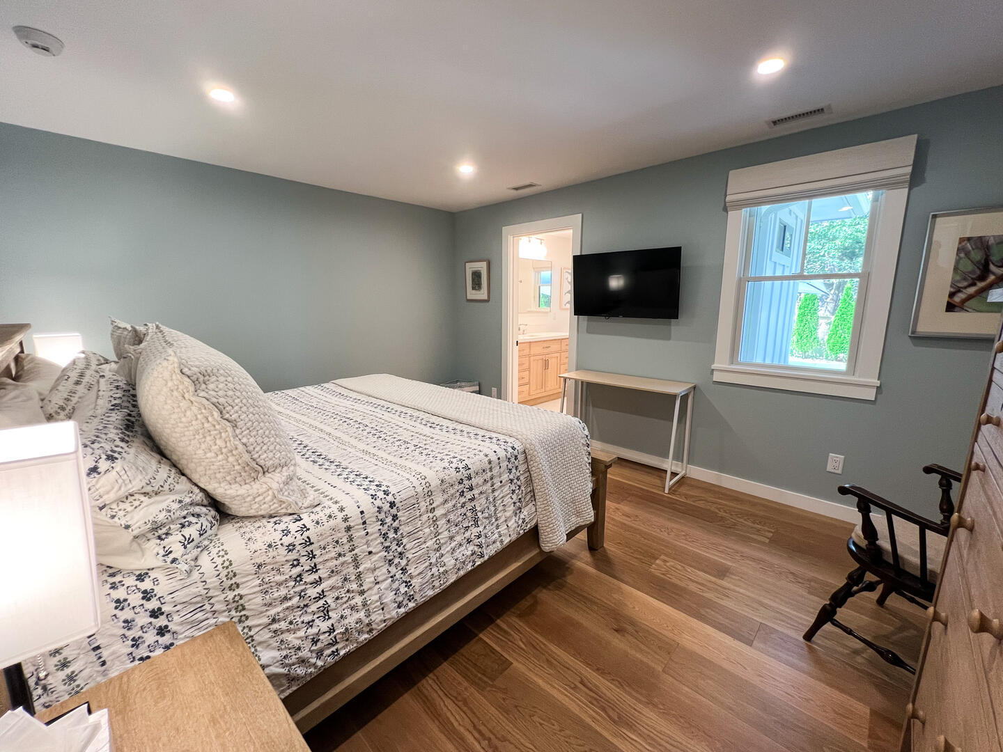 BR1 King En Suite, Main Level