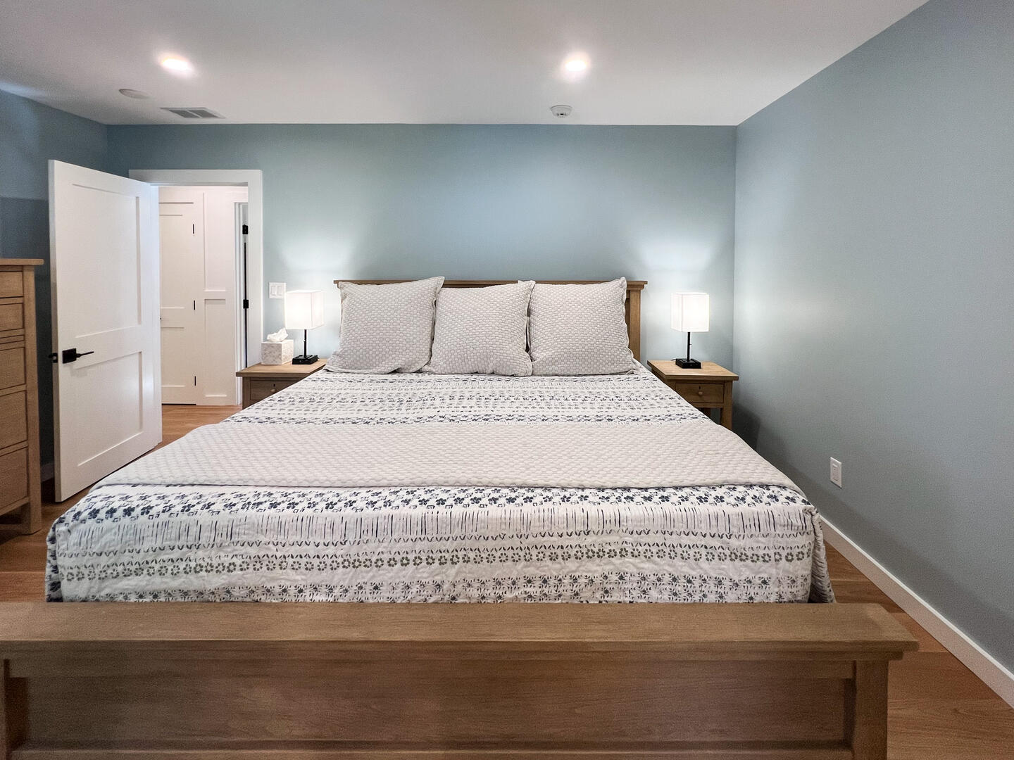 BR1 King En Suite, Main Level