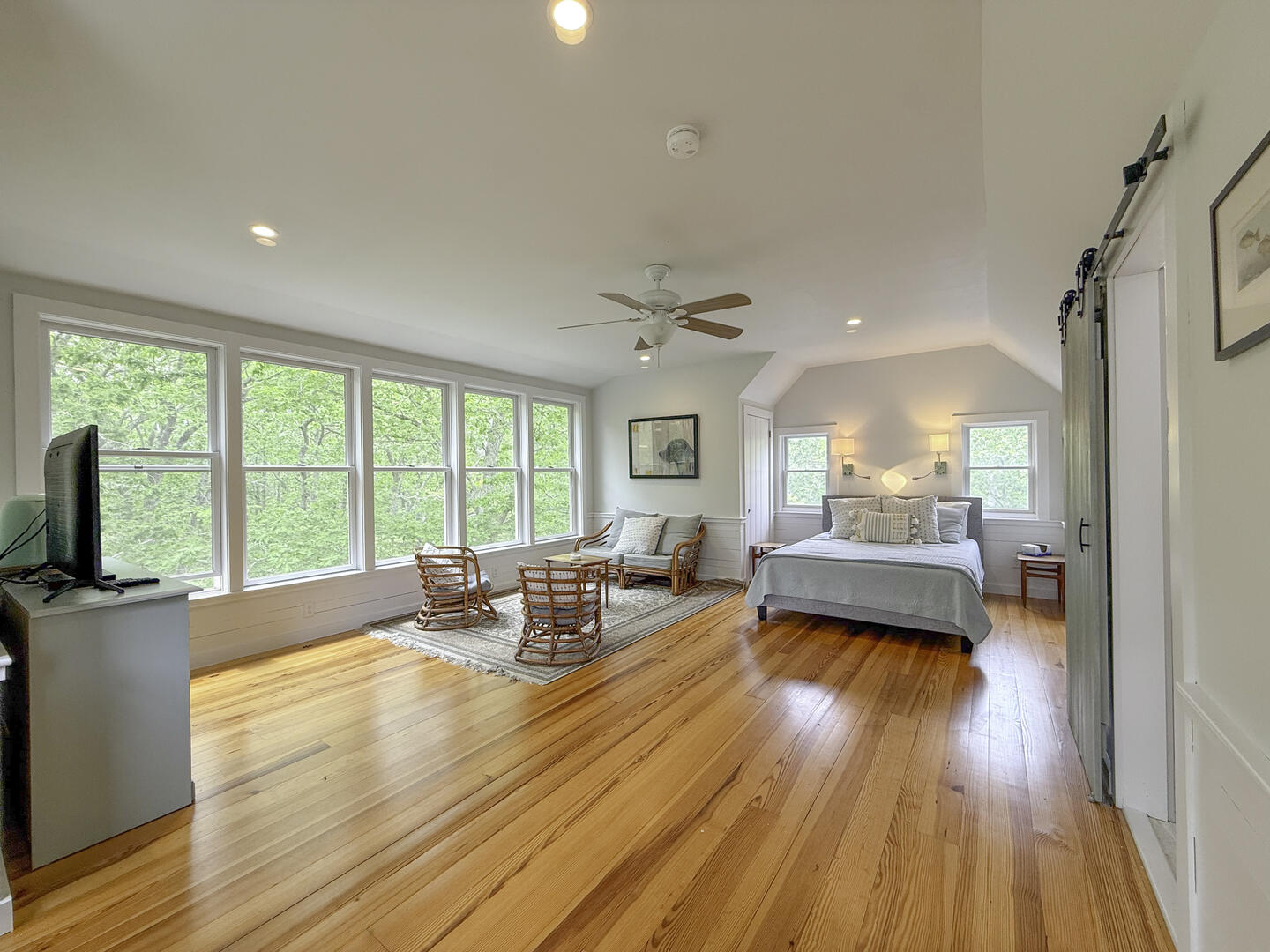 BR3 Queen En Suite, Garage Apartment