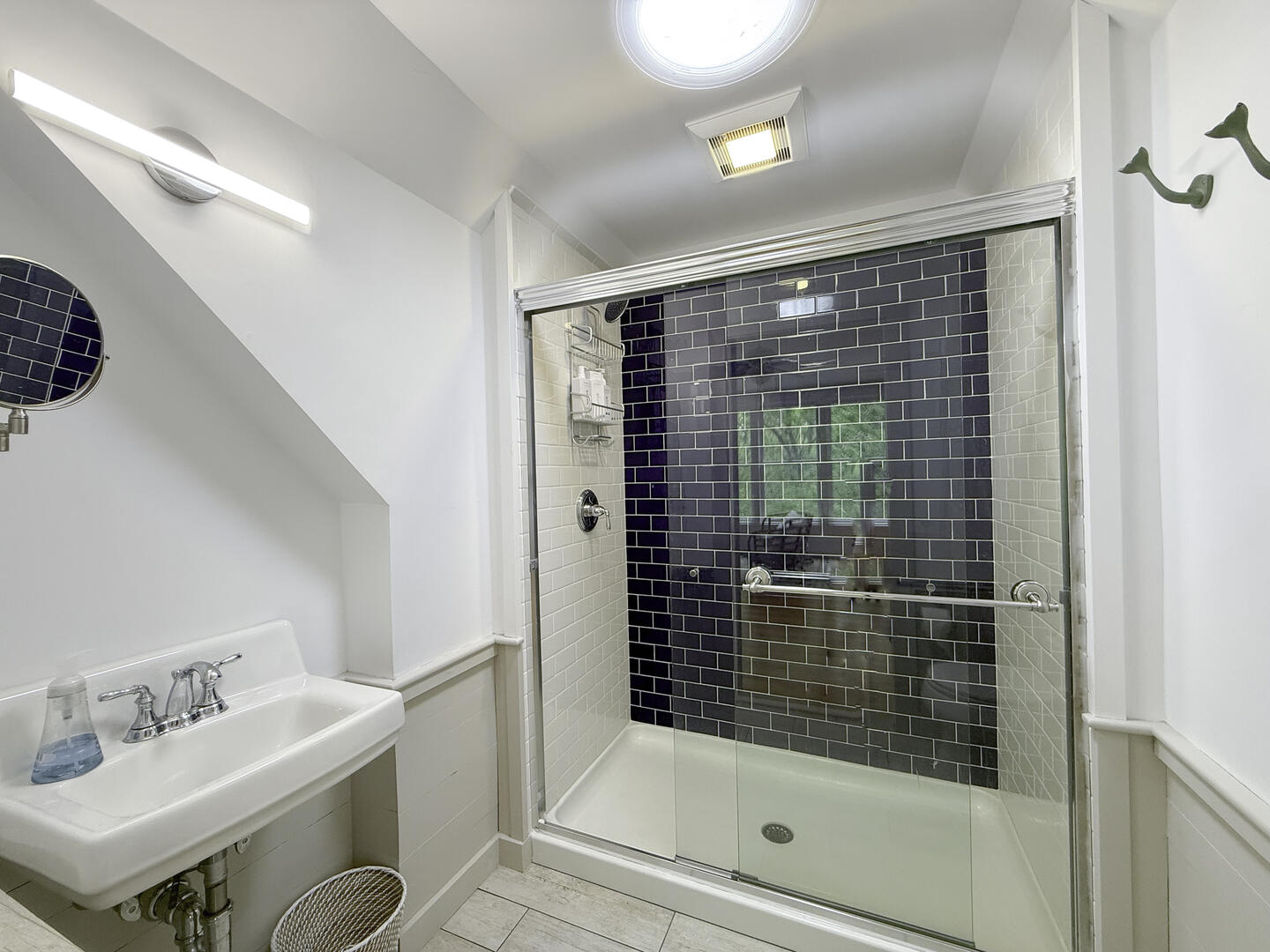 BR3 Queen En Suite with Shower Stall, Garage Apartment