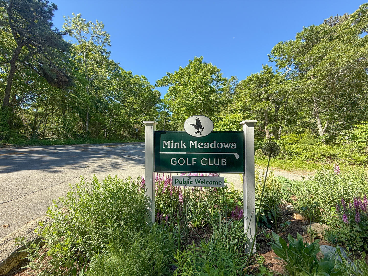 1/4 mile away from golf