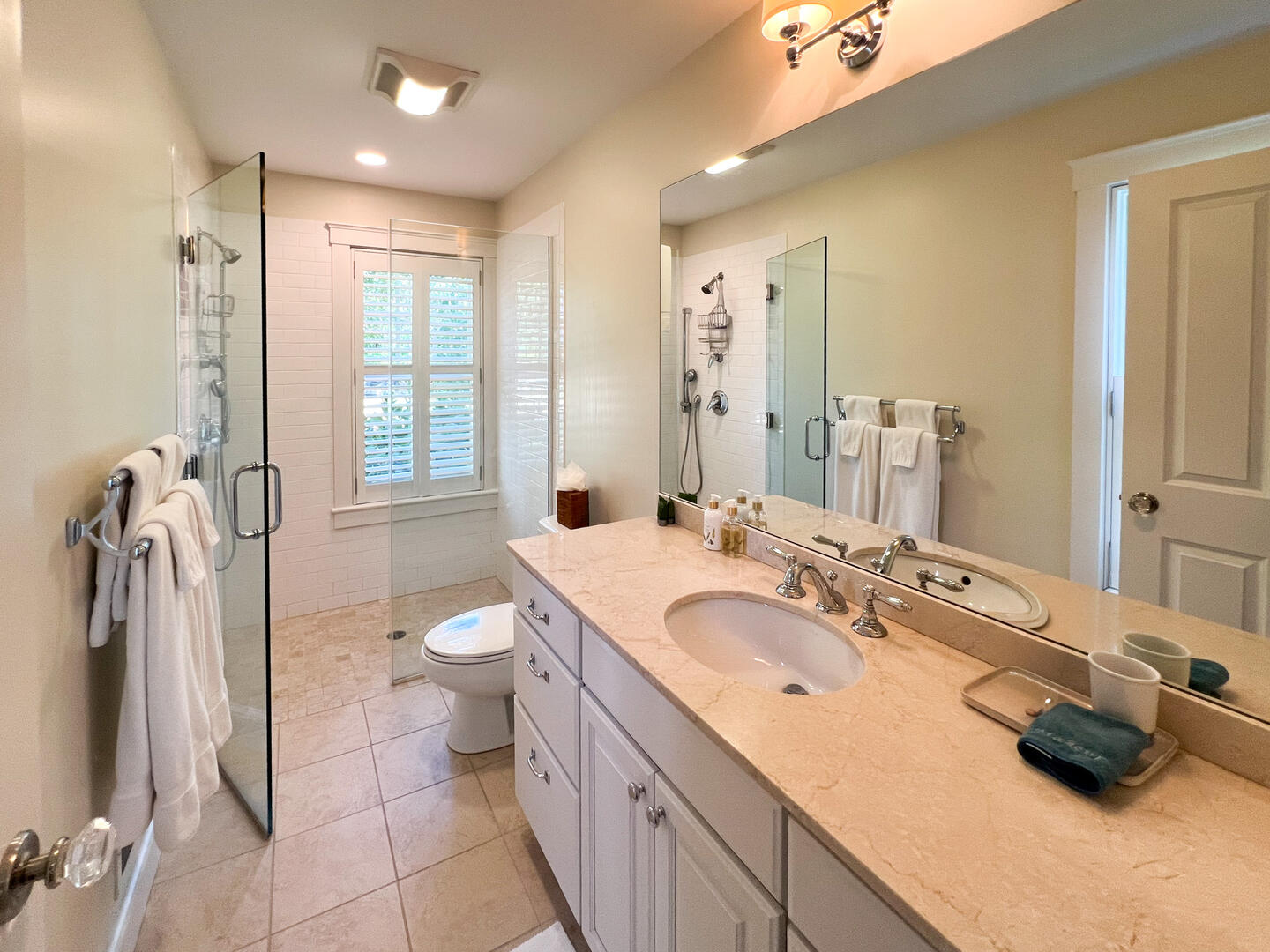 Guest House BR1 (2) Twin Beds En Suite with a Shower Stall, Main Level
