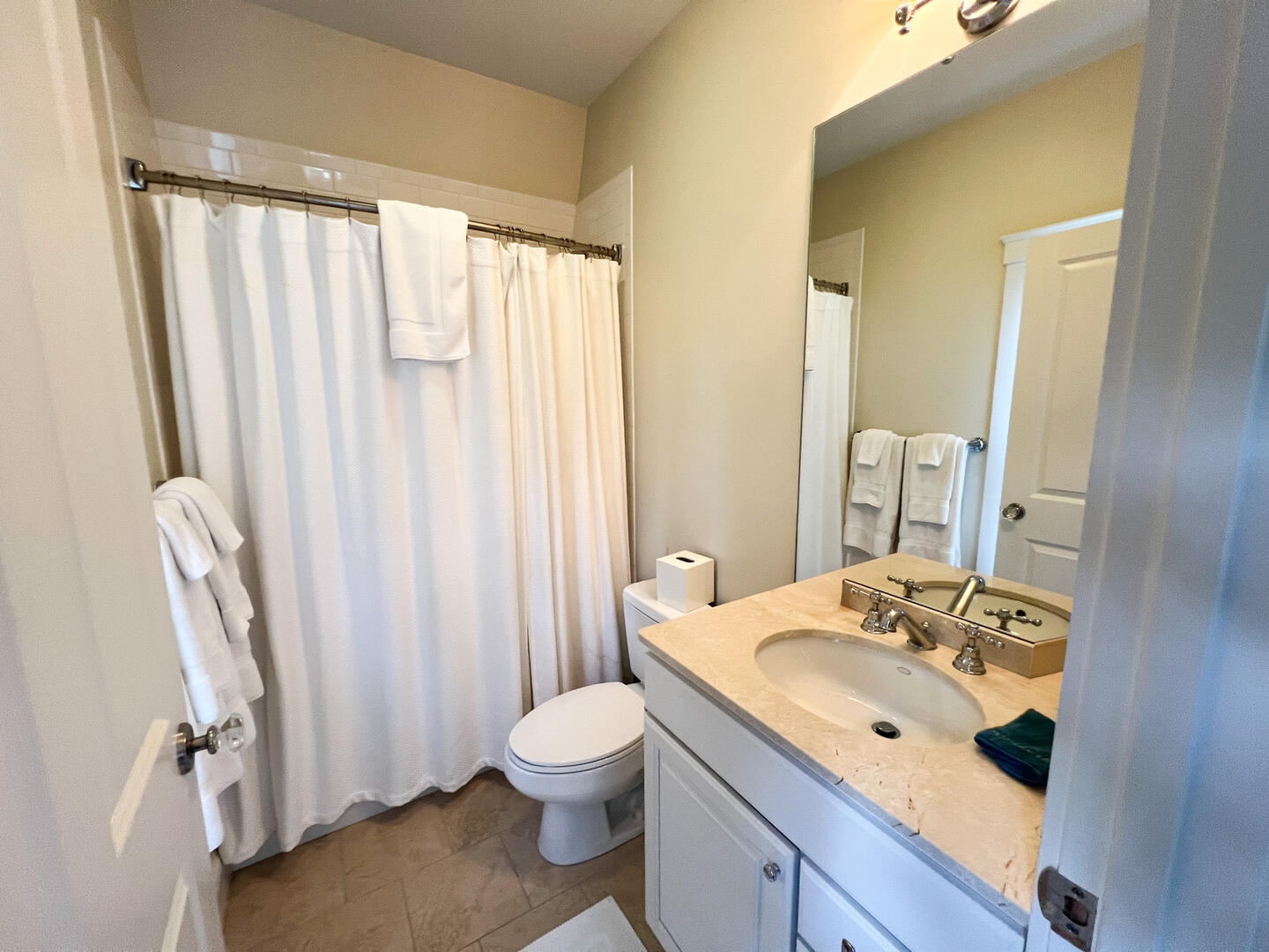 BR2 (2) Twin Beds En Suite with a Shower Tub Combo, Main Level