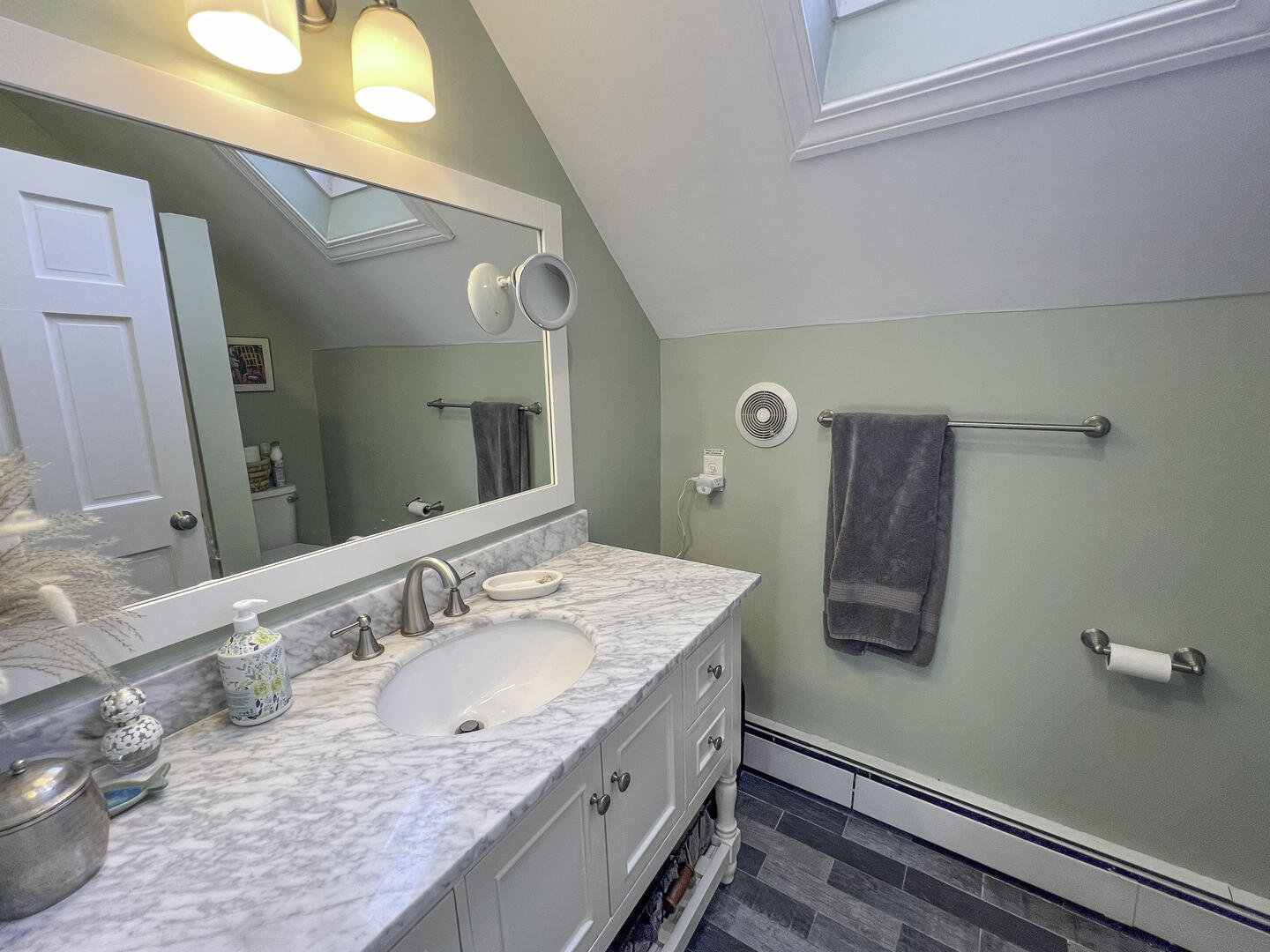 BR1 Queen En Suite with Shower Stall, Second Floor