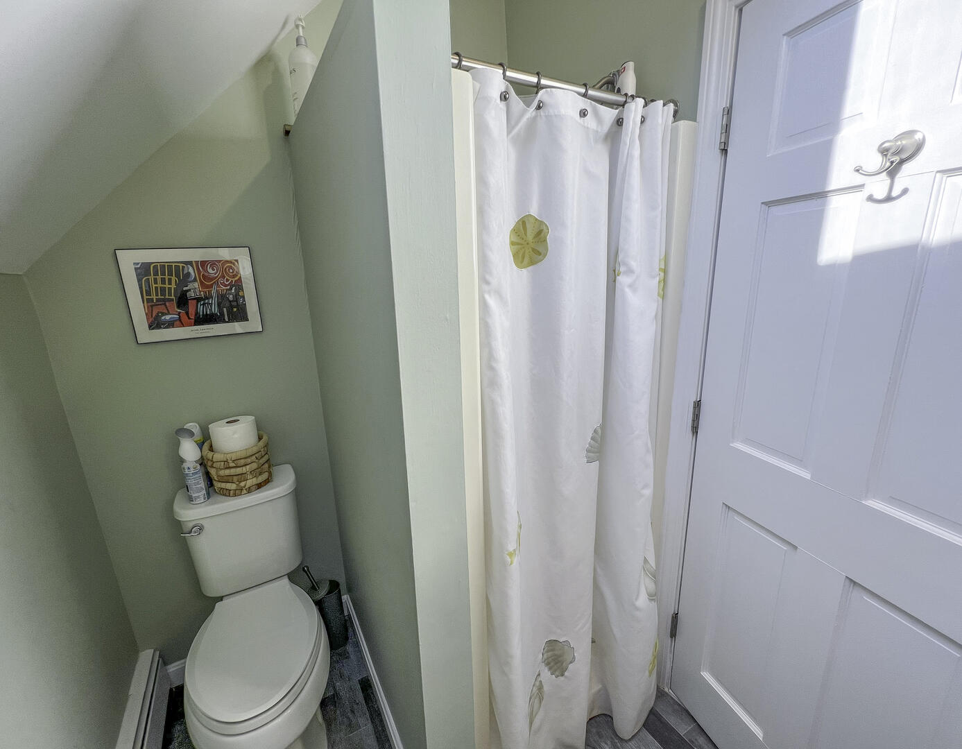 BR1 Queen En Suite with Shower Stall, Second Floor