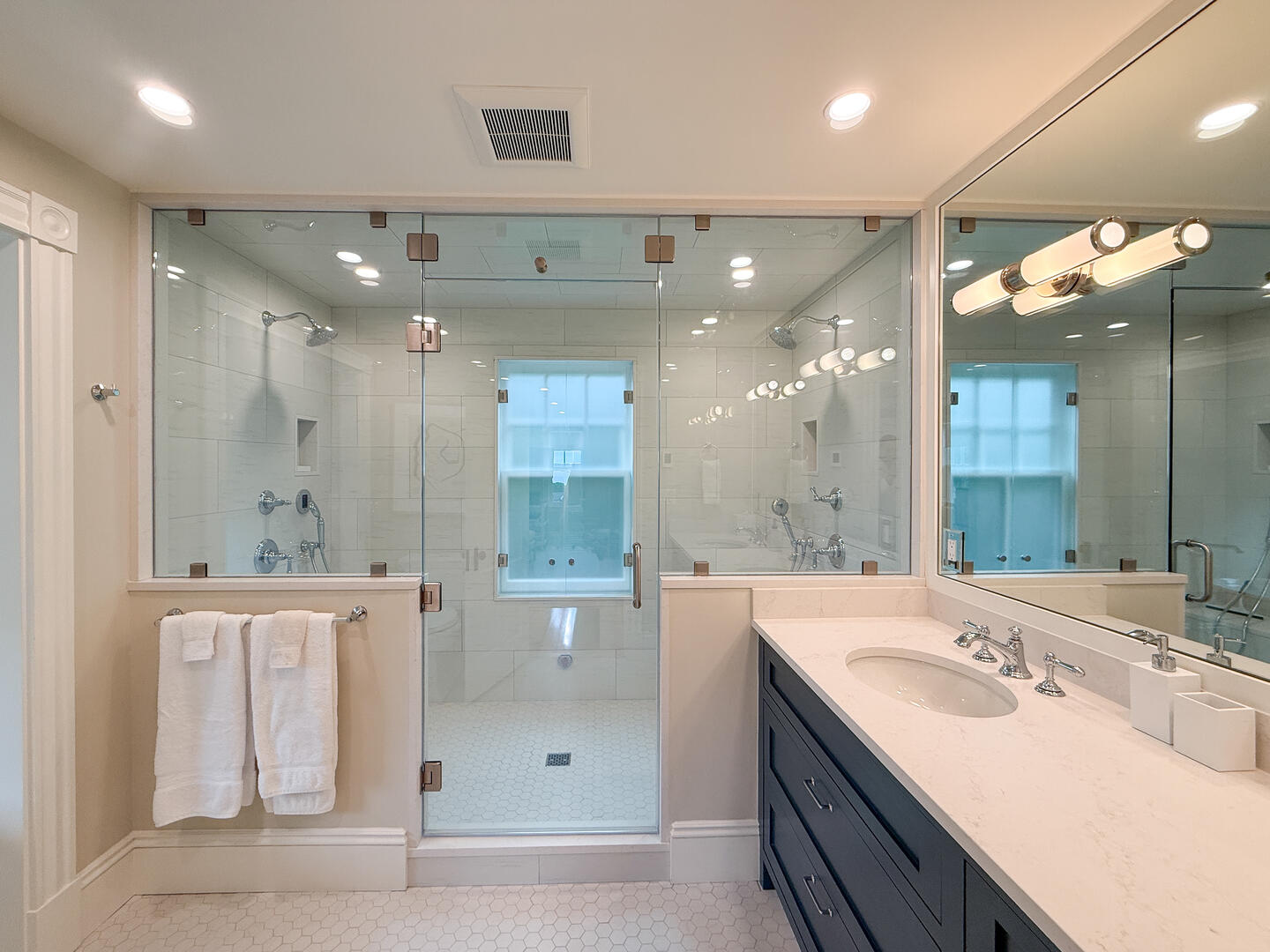 BR1 King En Suite with a Shower Stall 
