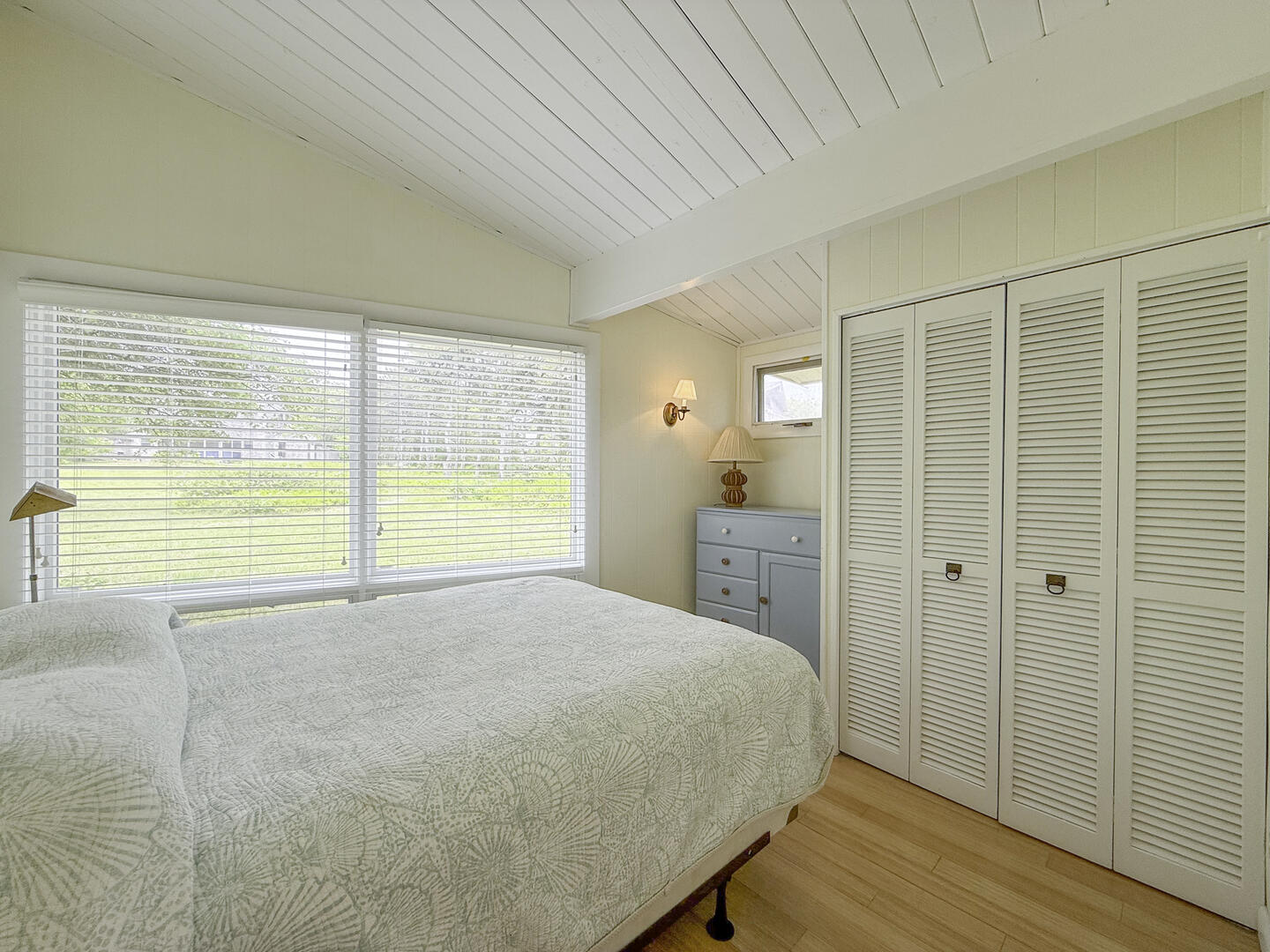 BR2 Queen, First Floor