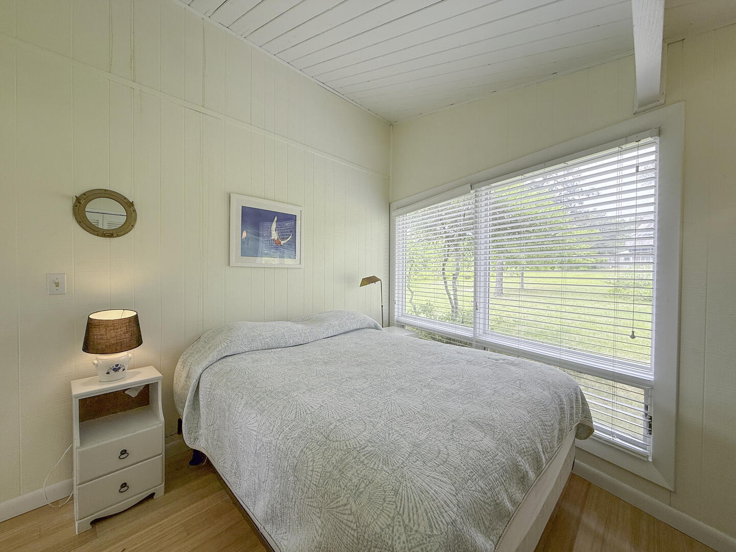 BR2 Queen, First Floor