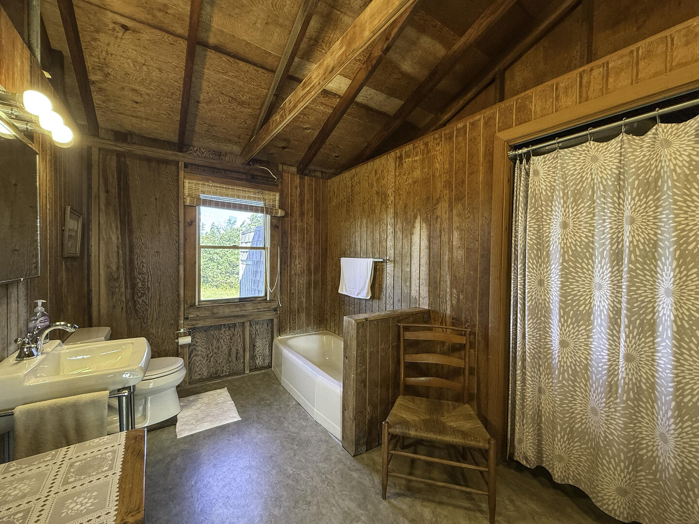 Hall Bath with Tub Only, First Floor