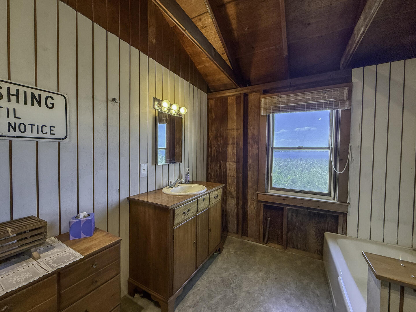 Hall Bath with Tub and Handheld Shower, First Floor