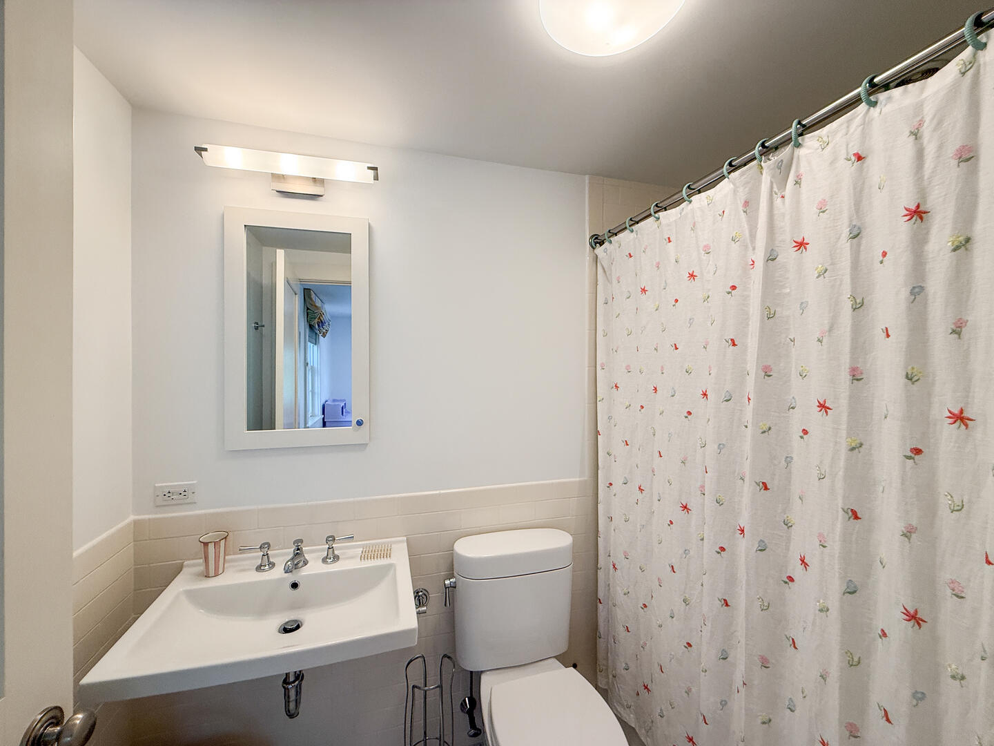 BR2 Queen En Suite with a Shower Tub Combo, Second Floor