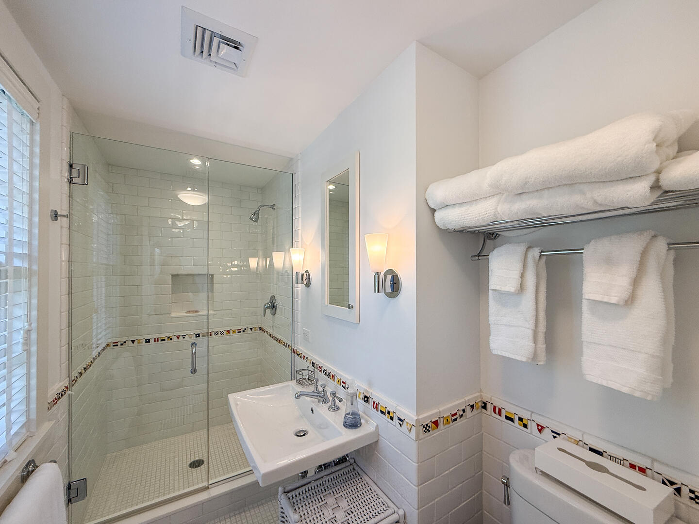 BR3 (2) Twin Beds En Suite with a Shower Stall, Second Floor