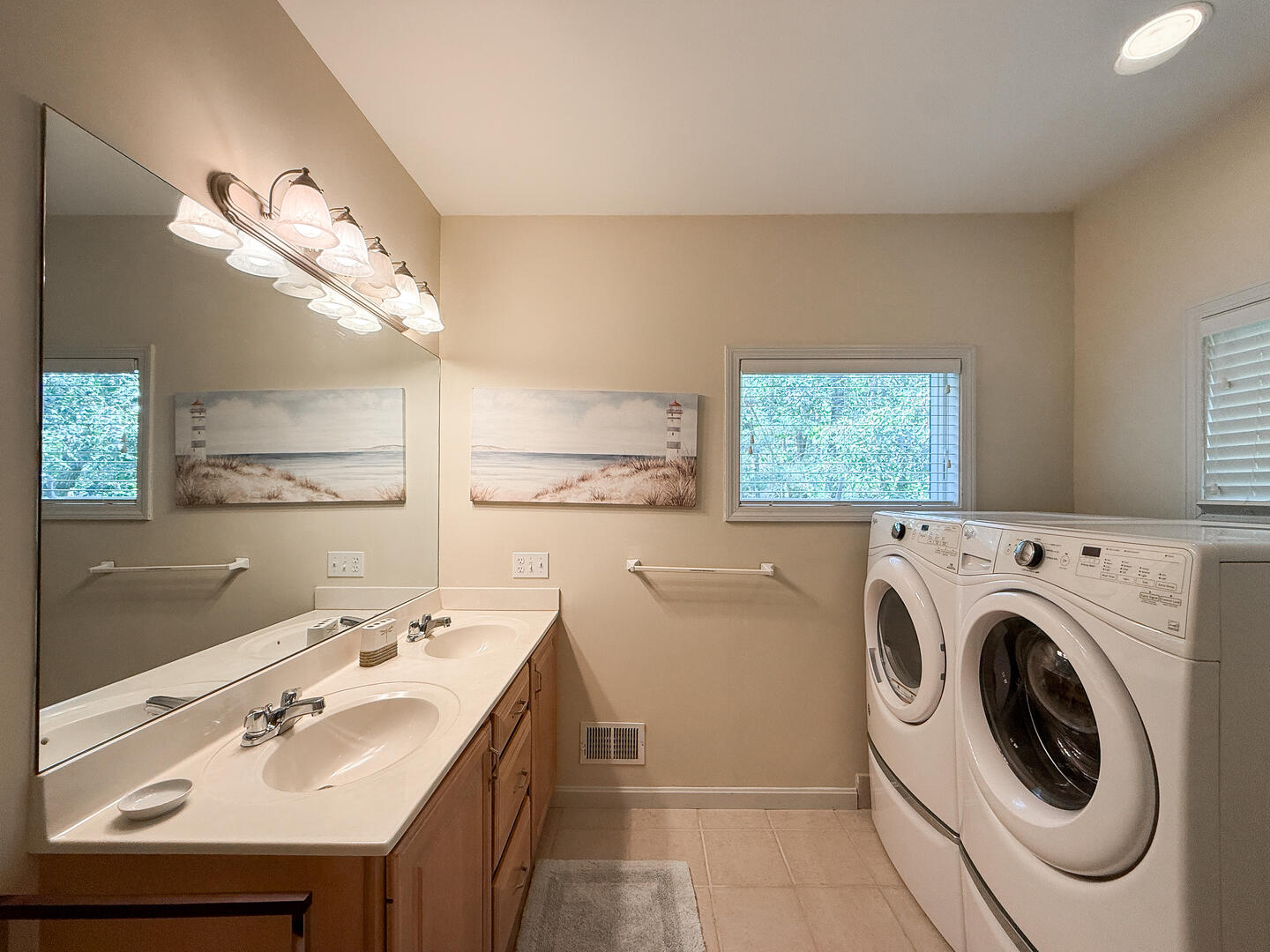 BR1 Queen En Suite with a Shower Stall, First Floor