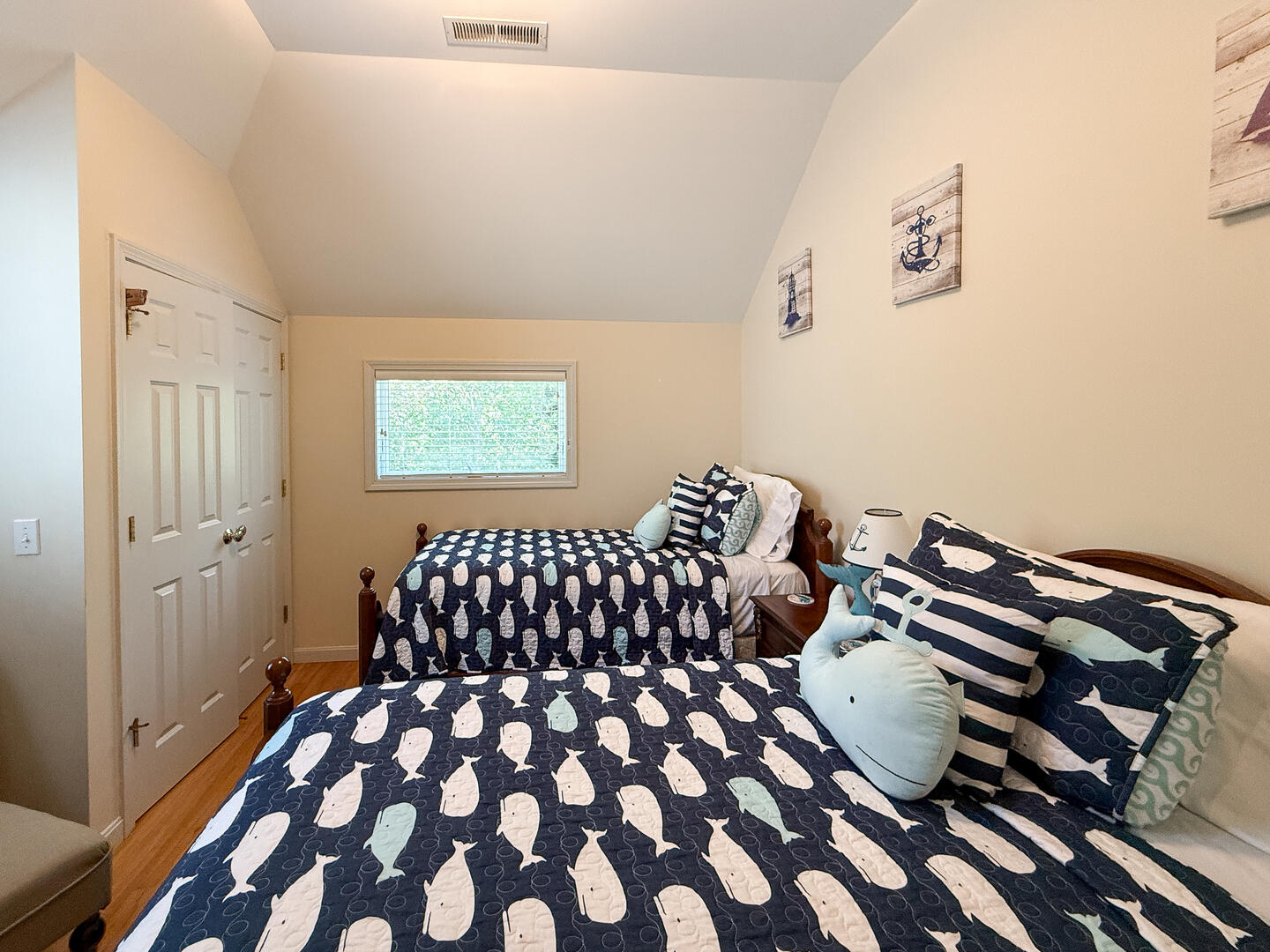 BR4 (2) Twin Beds with an Adjoining Hall Bath, Second Floor