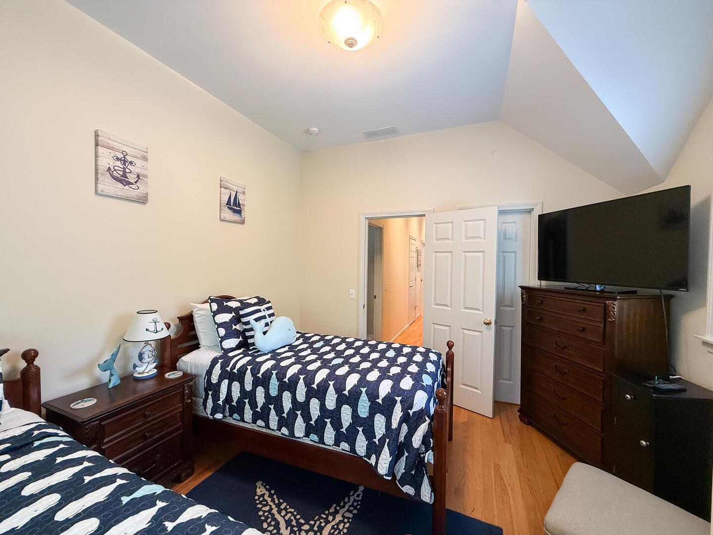 BR4 (2) Twin Beds with an Adjoining Hall Bath, Second Floor