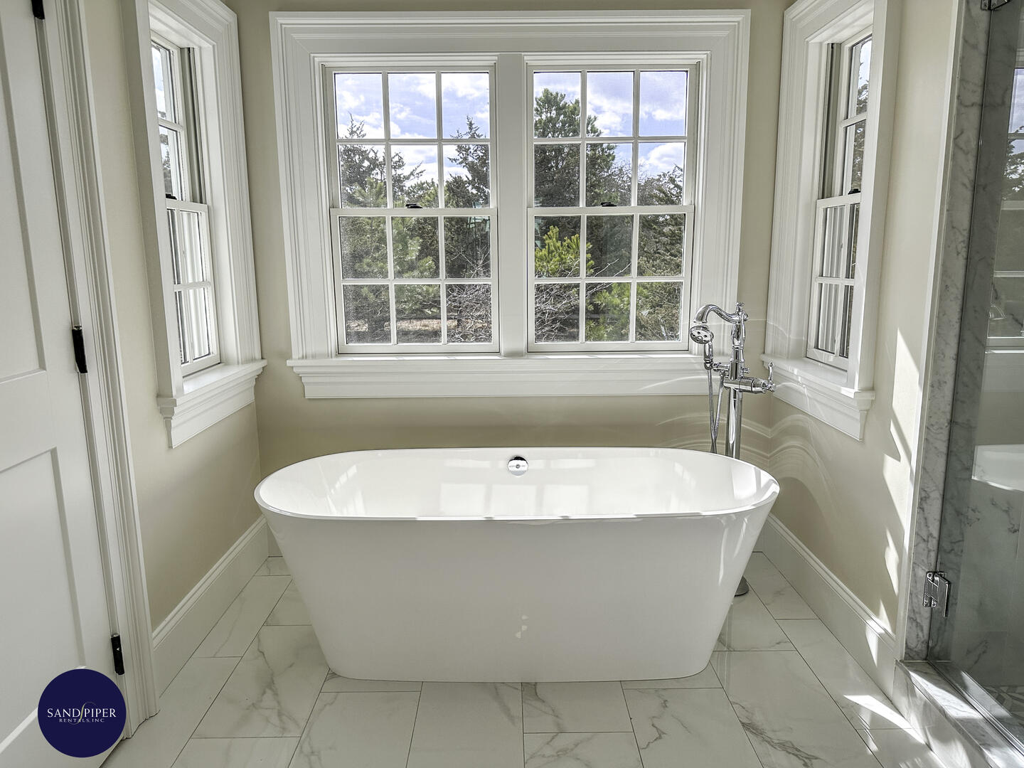 BD1 Ensuite Bath with Soaking Tub and Shower
