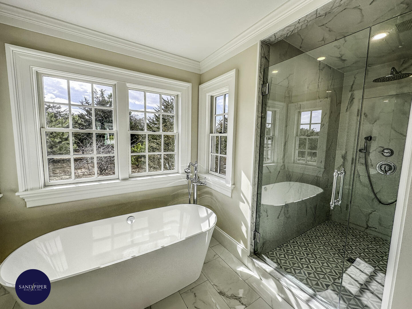 BD1 Ensuite Bath with Soaking Tub and Shower